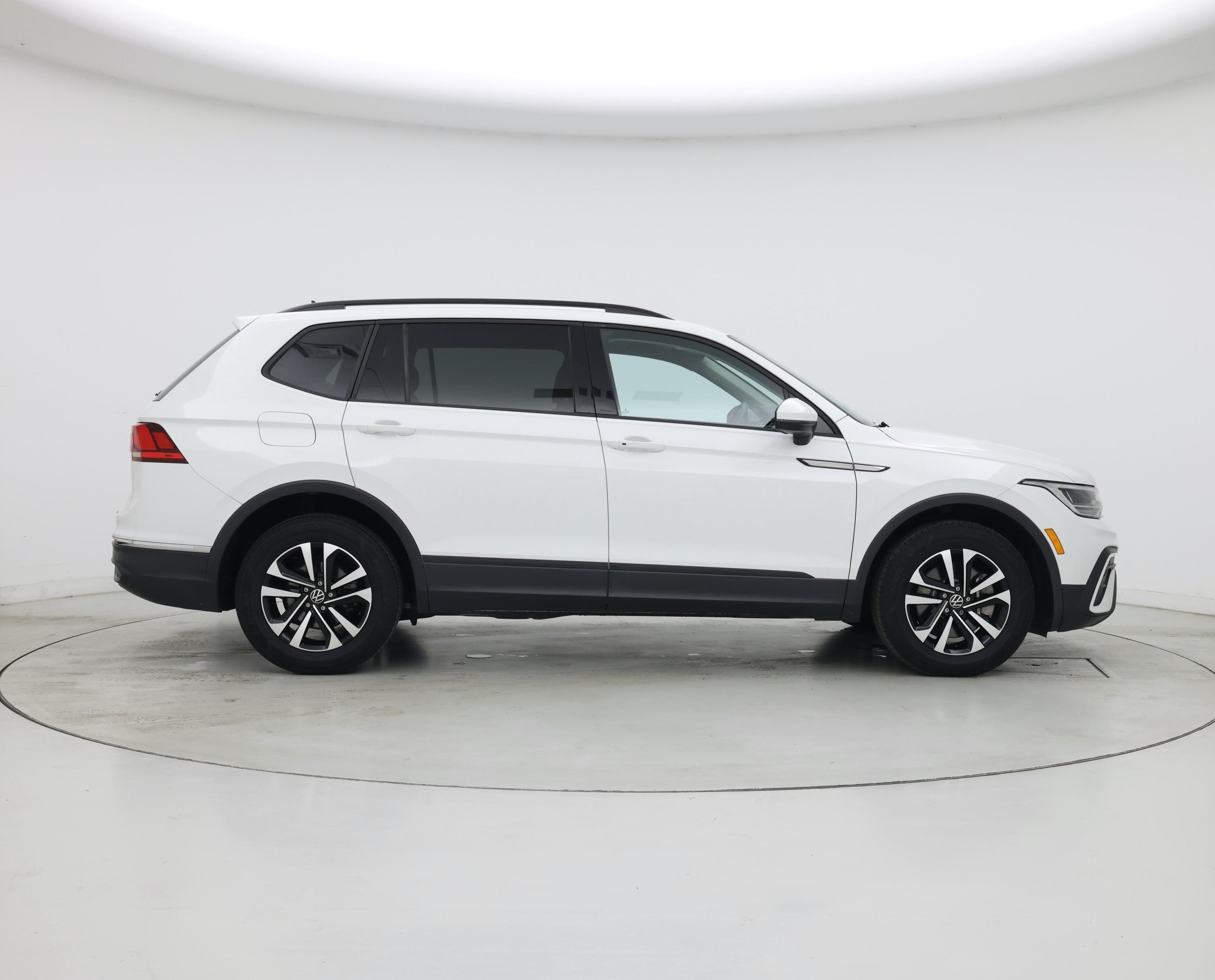Thumbnail: 2023 Volkswagen Tiguan - 7