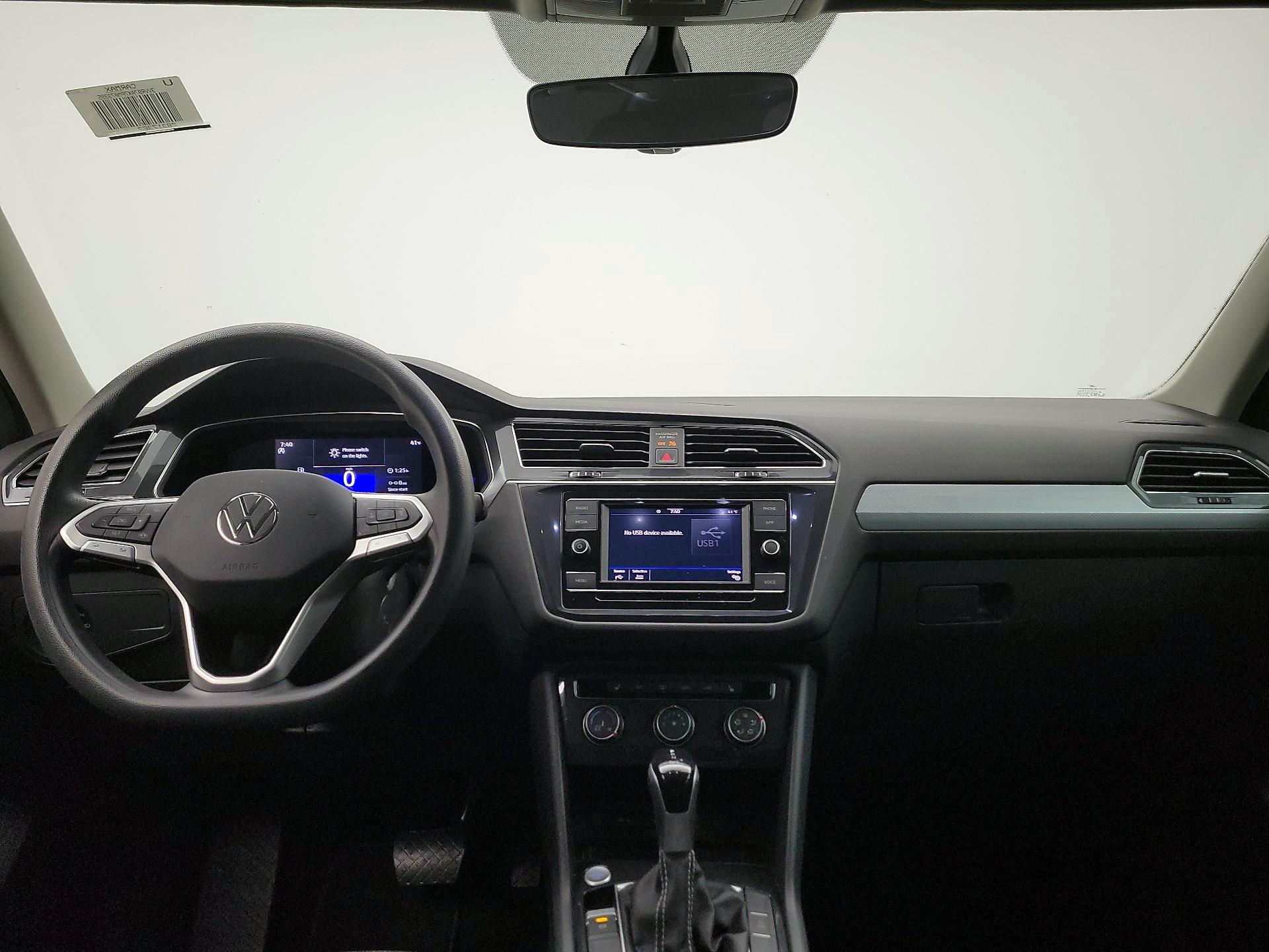 Thumbnail: 2023 Volkswagen Tiguan - 9