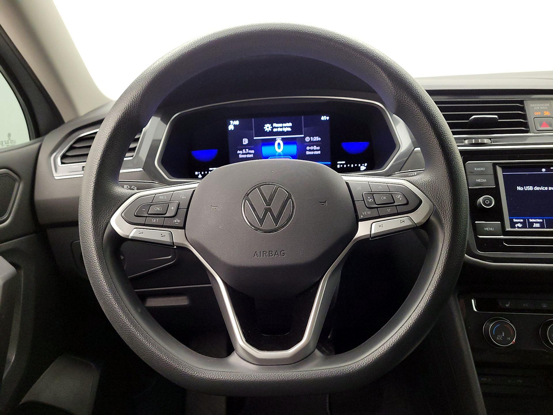 Thumbnail: 2023 Volkswagen Tiguan - 10