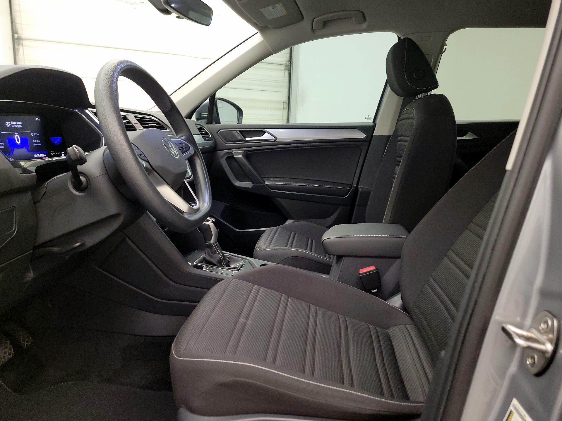 Thumbnail: 2023 Volkswagen Tiguan - 11