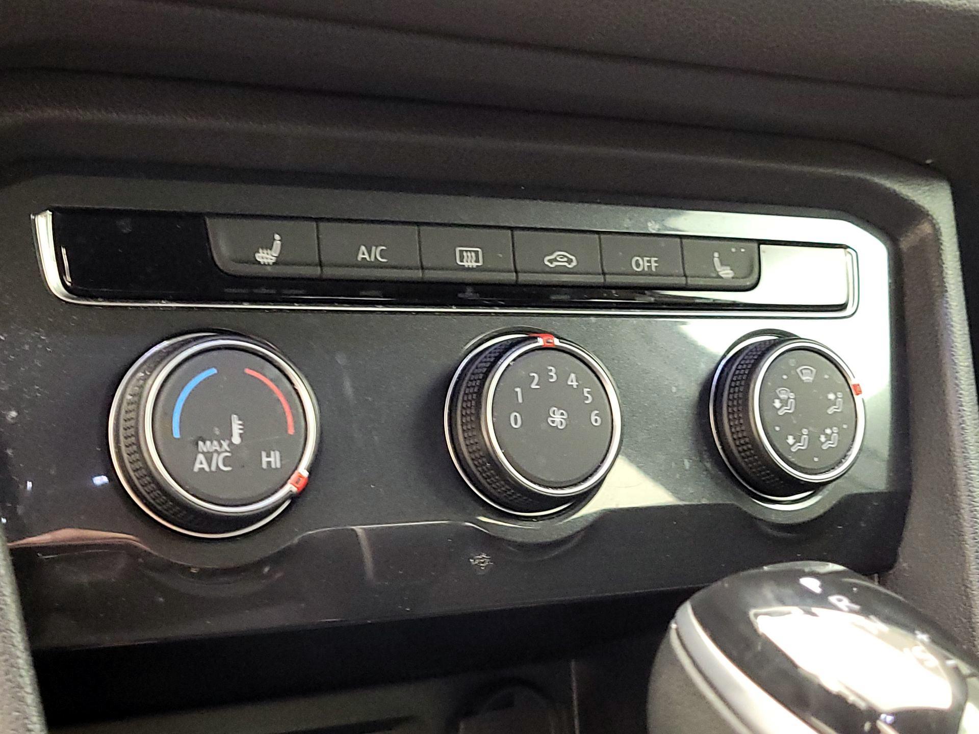 Thumbnail: 2023 Volkswagen Tiguan - 16