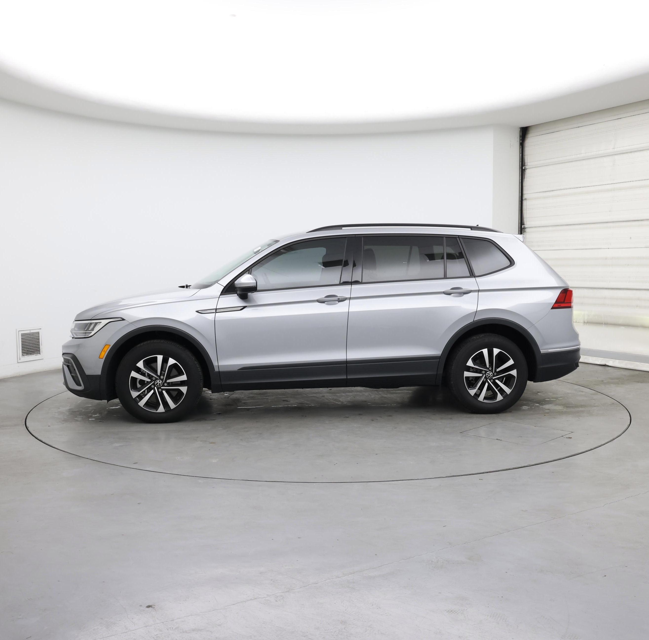 Thumbnail: 2023 Volkswagen Tiguan - 3