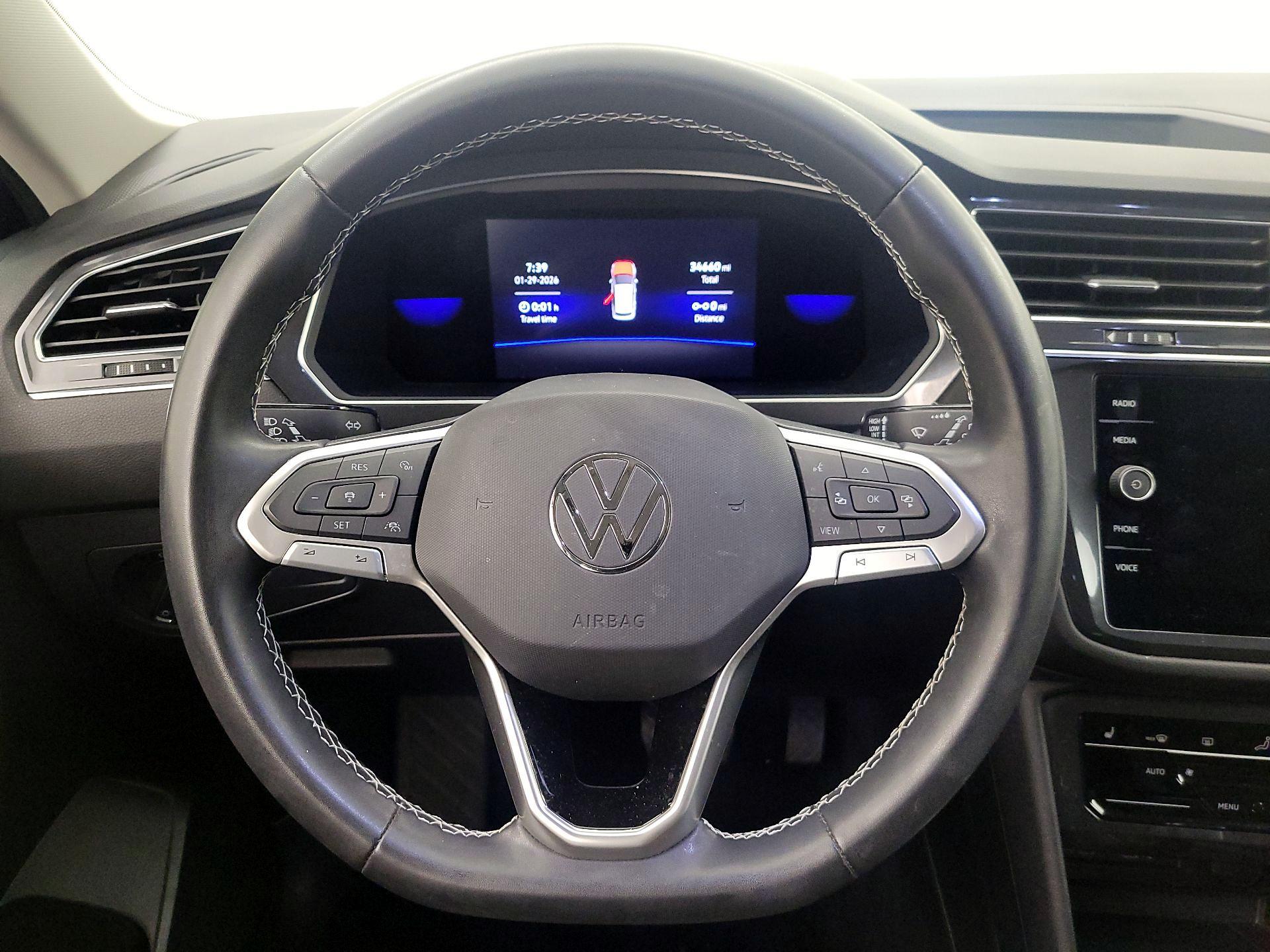 Thumbnail: 2023 Volkswagen Tiguan - 10