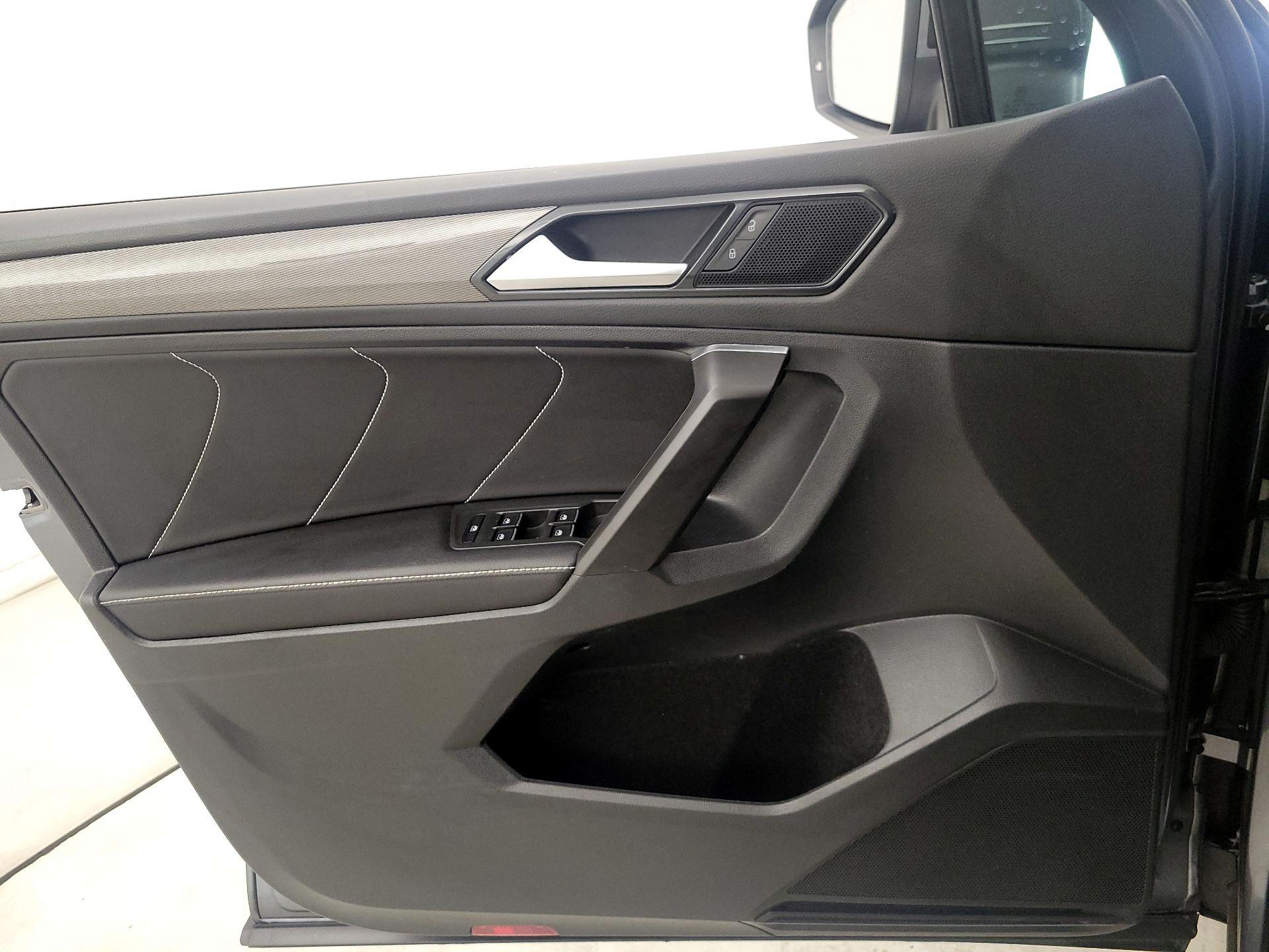 Thumbnail: 2023 Volkswagen Tiguan - 12