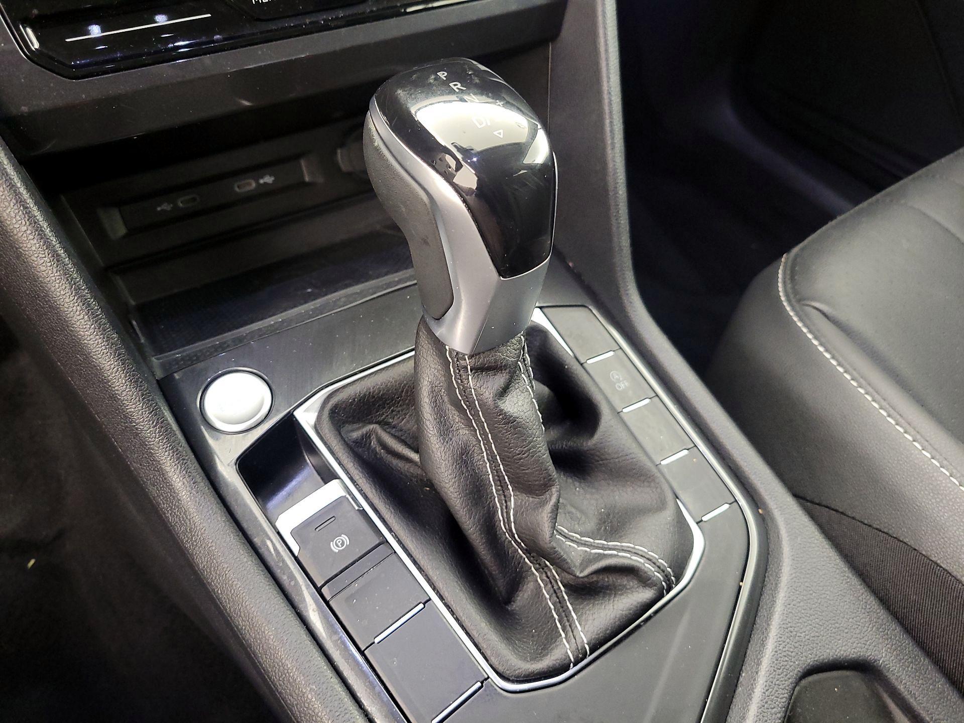 Thumbnail: 2023 Volkswagen Tiguan - 18