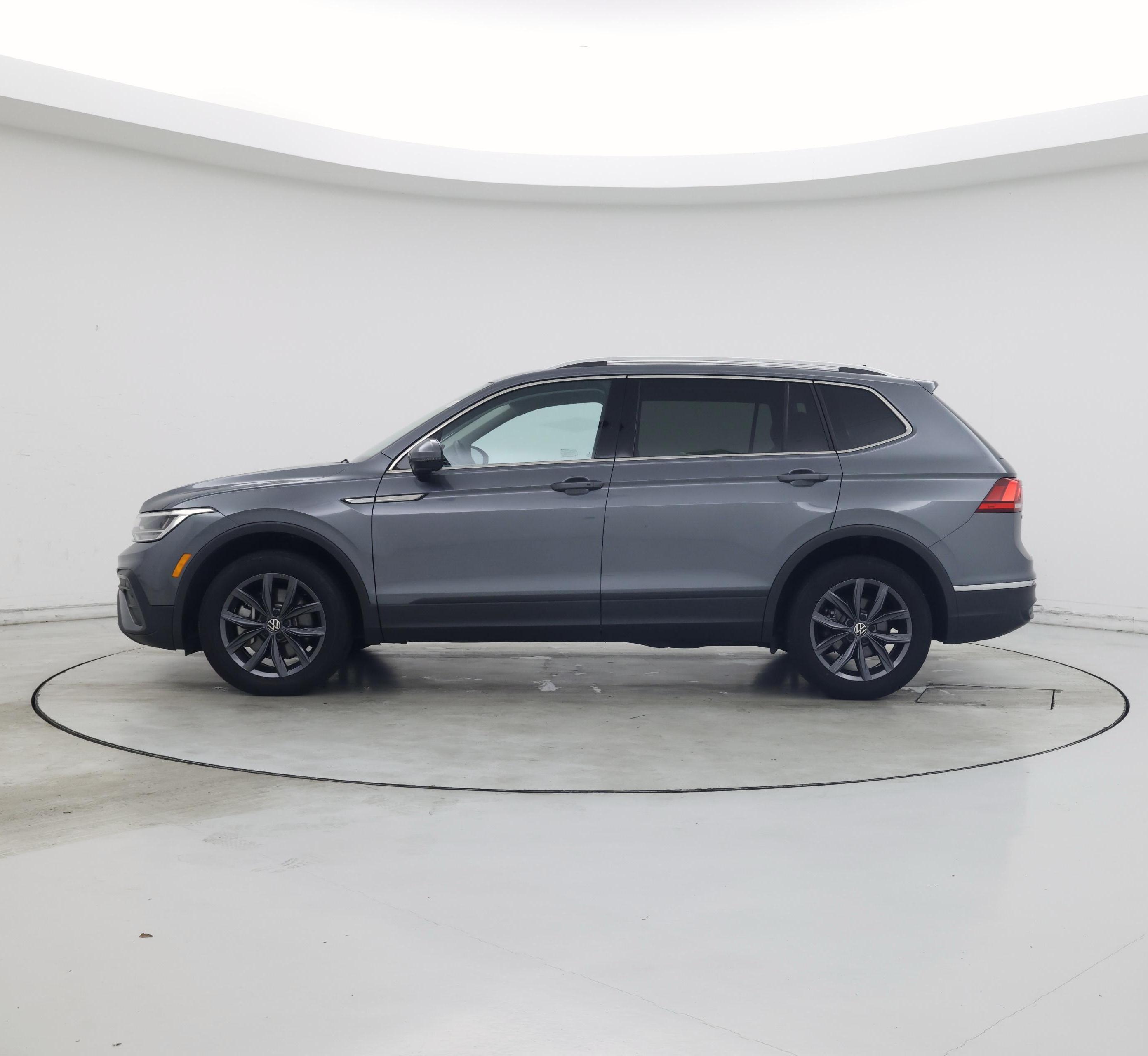 Thumbnail: 2023 Volkswagen Tiguan - 3