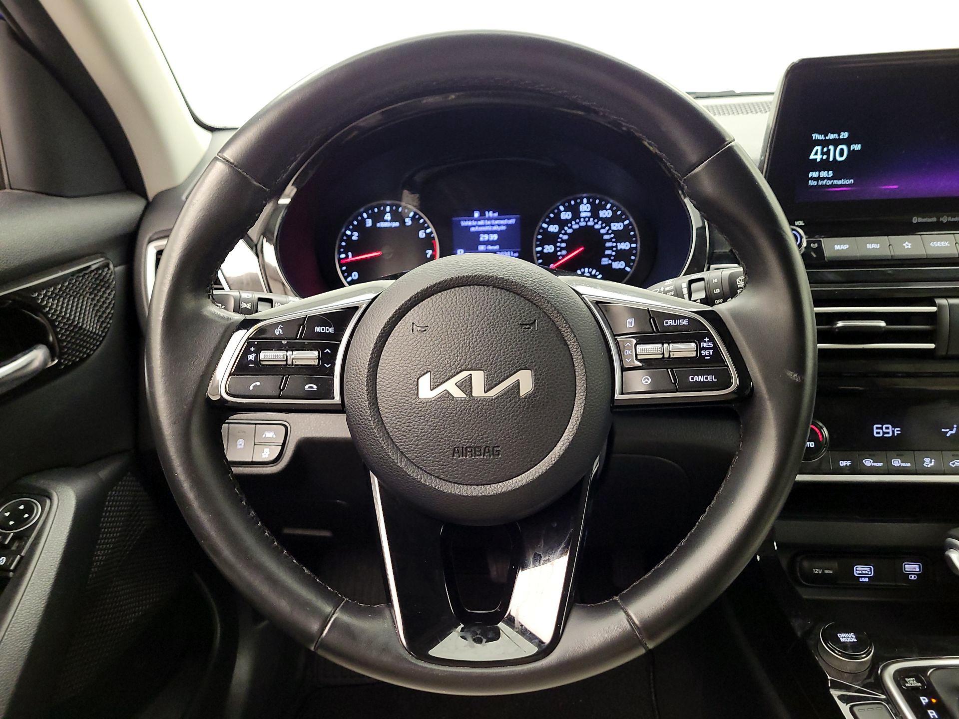 Thumbnail: 2023 Kia Seltos - 10