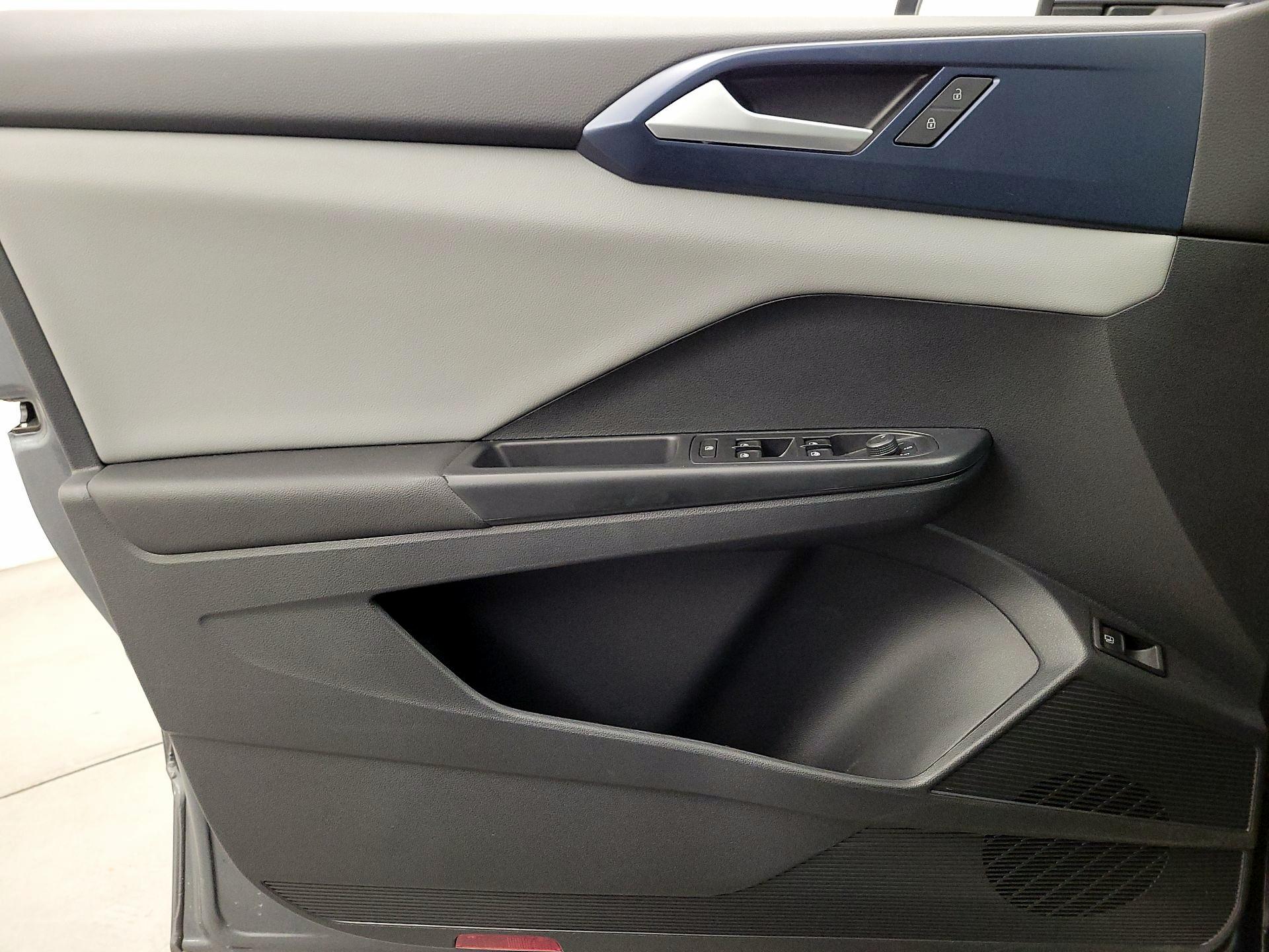 Thumbnail: 2023 Volkswagen Taos - 12