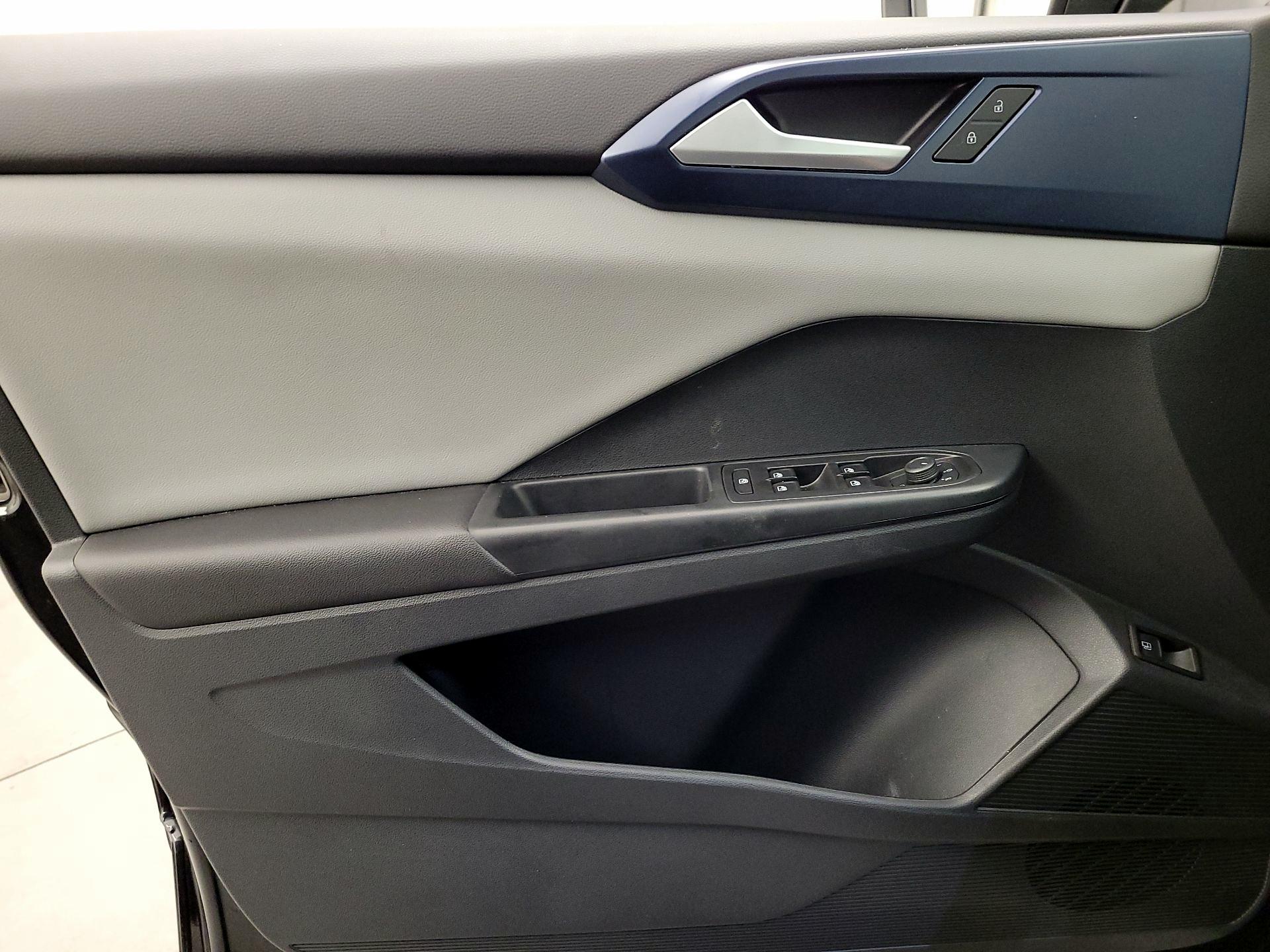 Thumbnail: 2023 Volkswagen Taos - 12