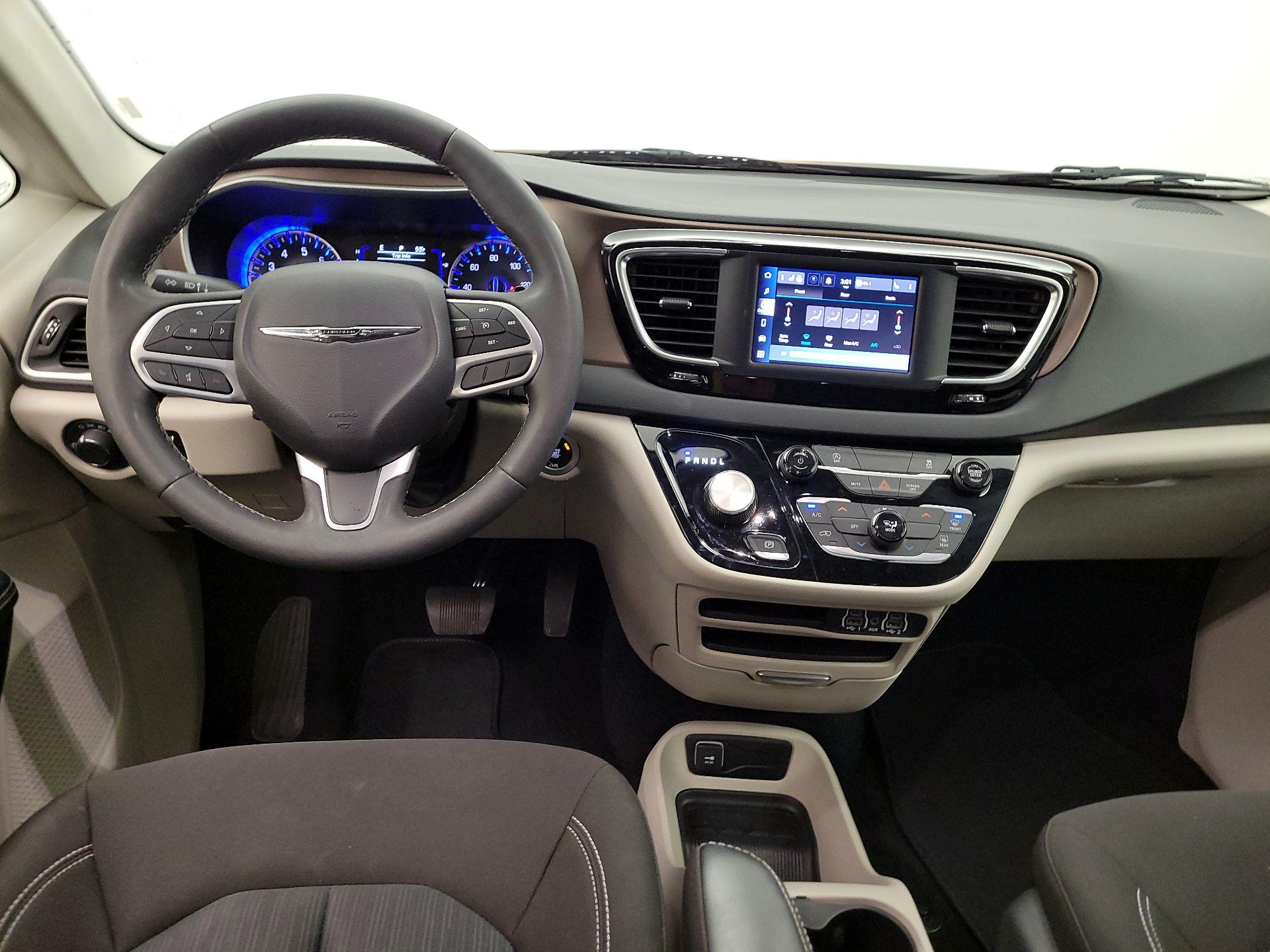 Thumbnail: 2023 Chrysler Voyager - 9