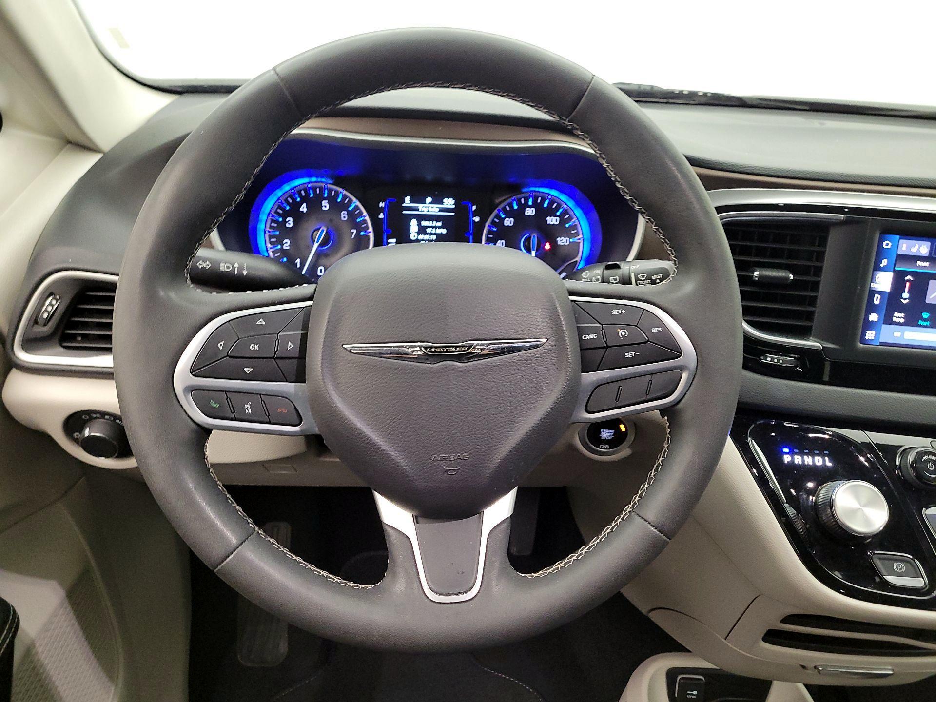 Thumbnail: 2023 Chrysler Voyager - 10