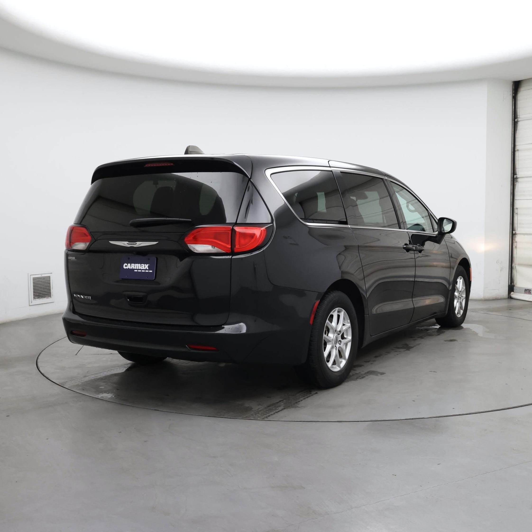 Thumbnail: 2023 Chrysler Voyager - 8