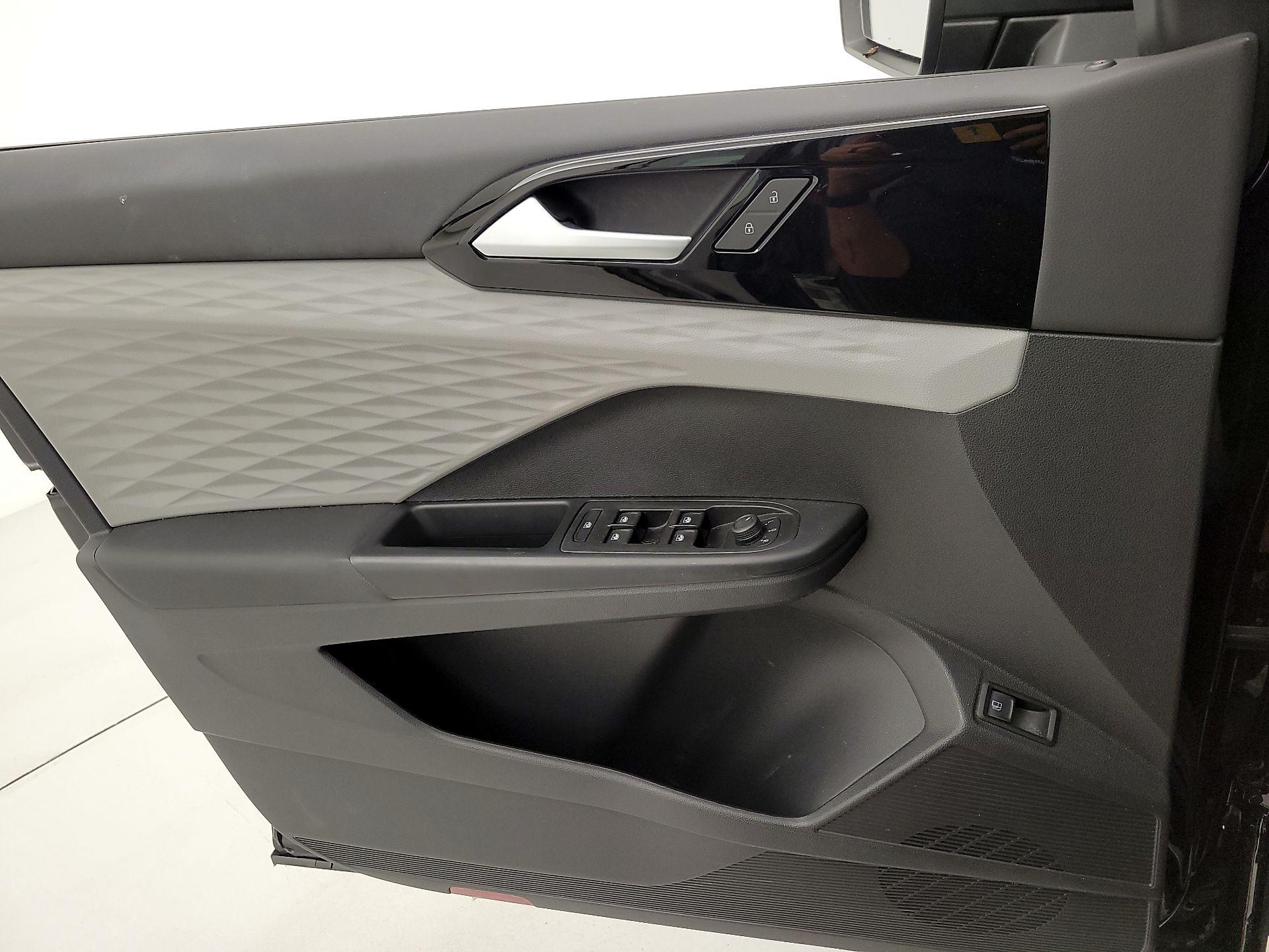 Thumbnail: 2022 Volkswagen Taos - 12