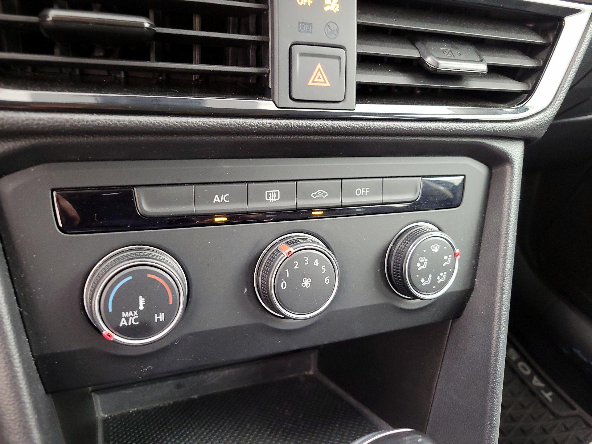 Thumbnail: 2022 Volkswagen Taos - 14