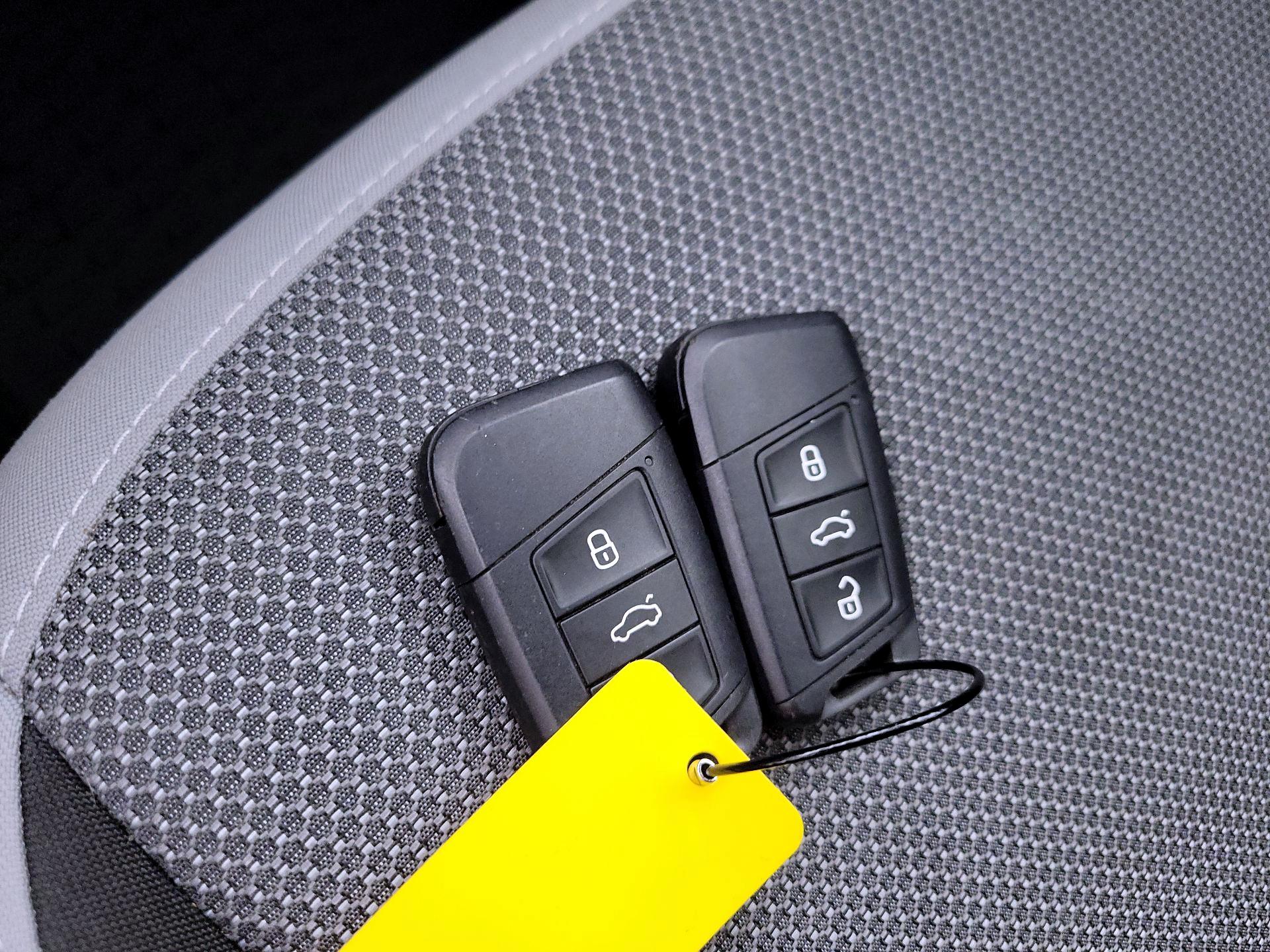 Thumbnail: 2022 Volkswagen Taos - 18