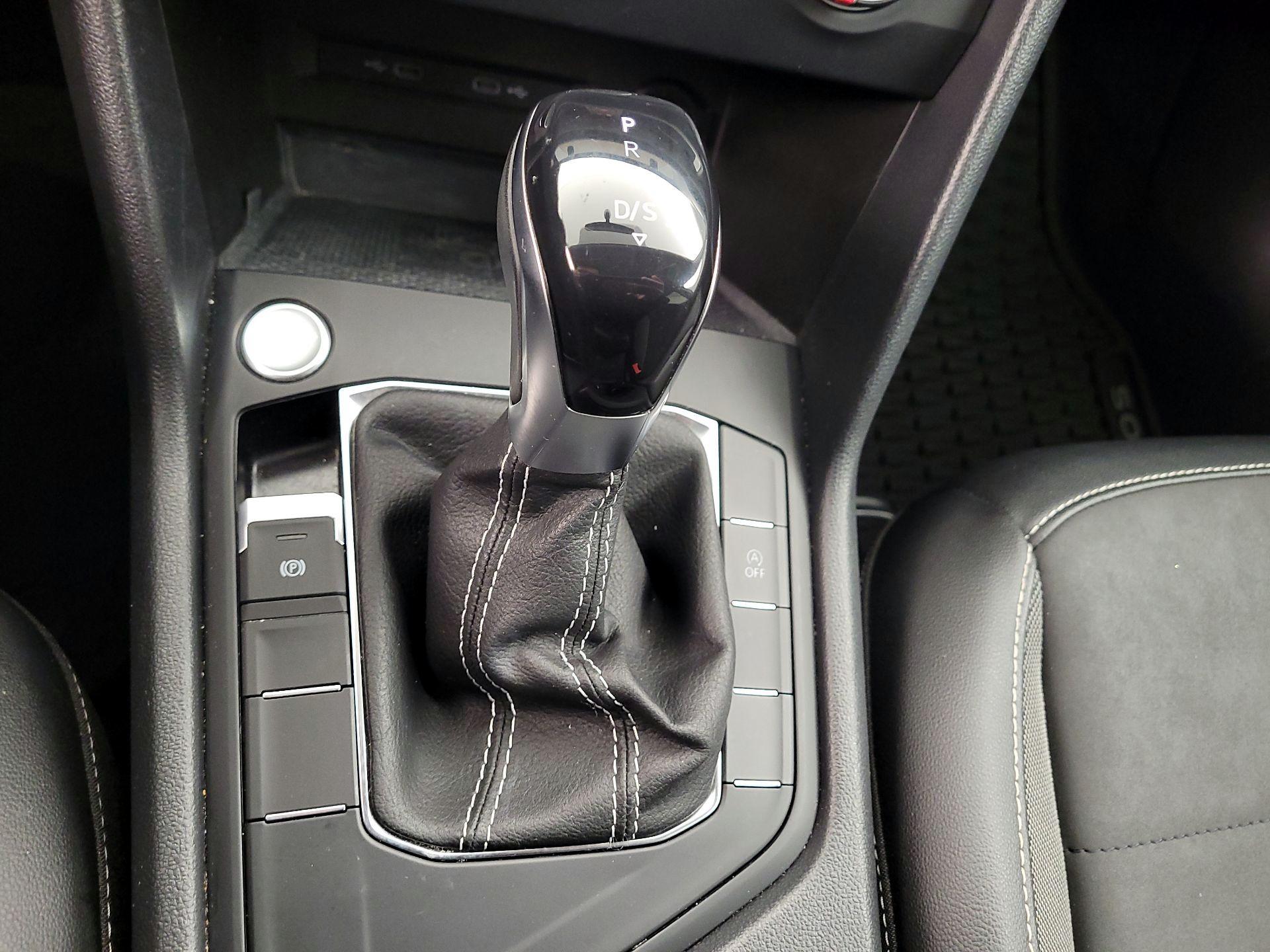 Thumbnail: 2022 Volkswagen Taos - 15