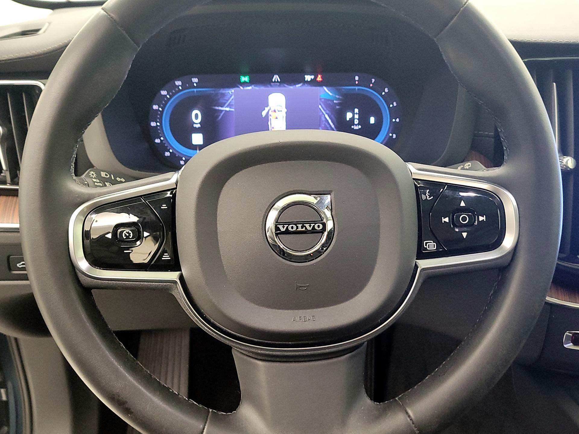 Thumbnail: 2023 Volvo XC60 - 10