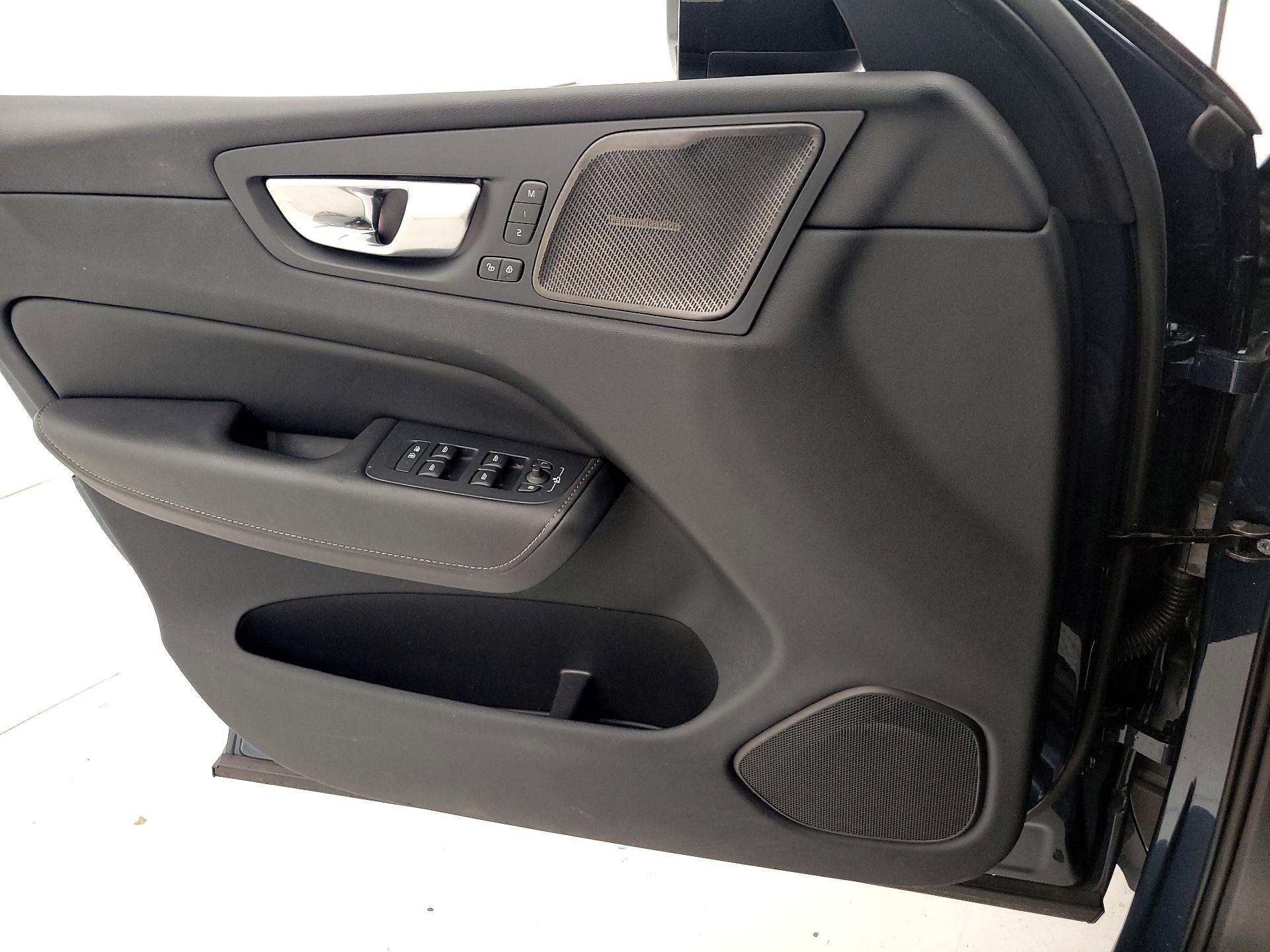 Thumbnail: 2023 Volvo XC60 - 12