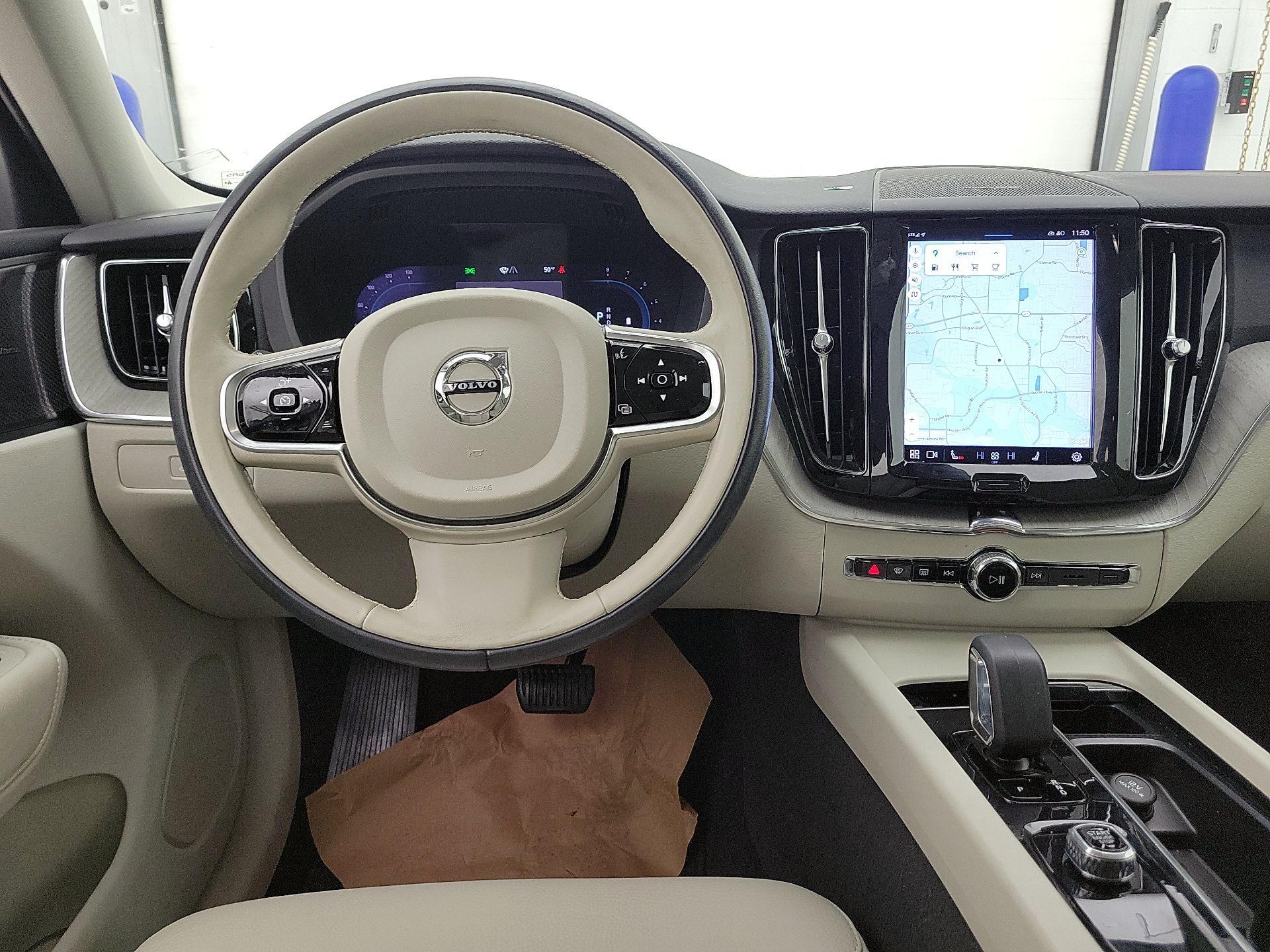 Thumbnail: 2023 Volvo XC60 - 10