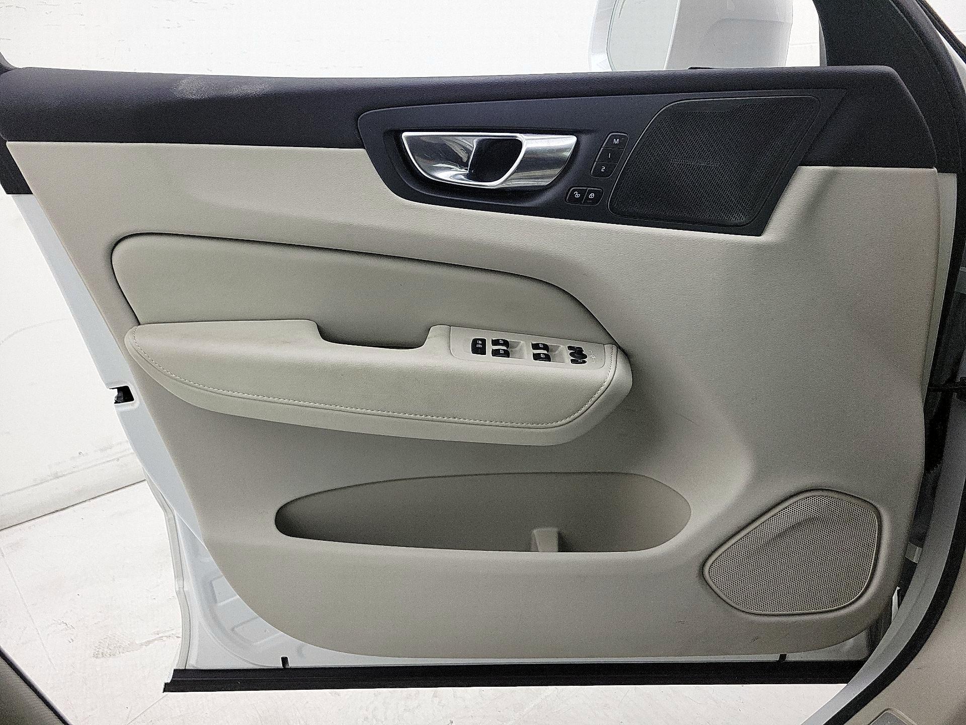 Thumbnail: 2023 Volvo XC60 - 12