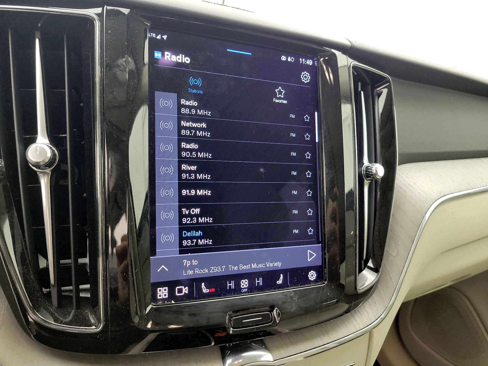 Thumbnail: 2023 Volvo XC60 - 16