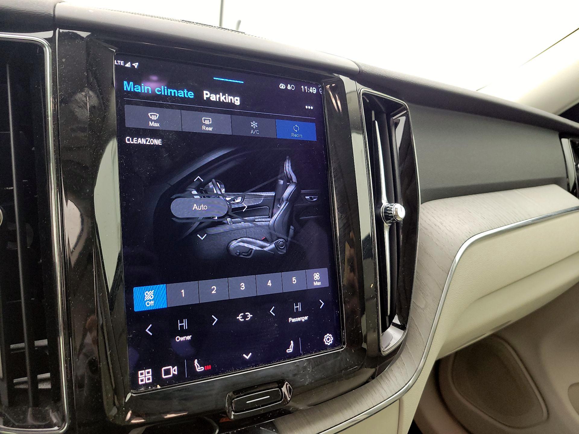 Thumbnail: 2023 Volvo XC60 - 17