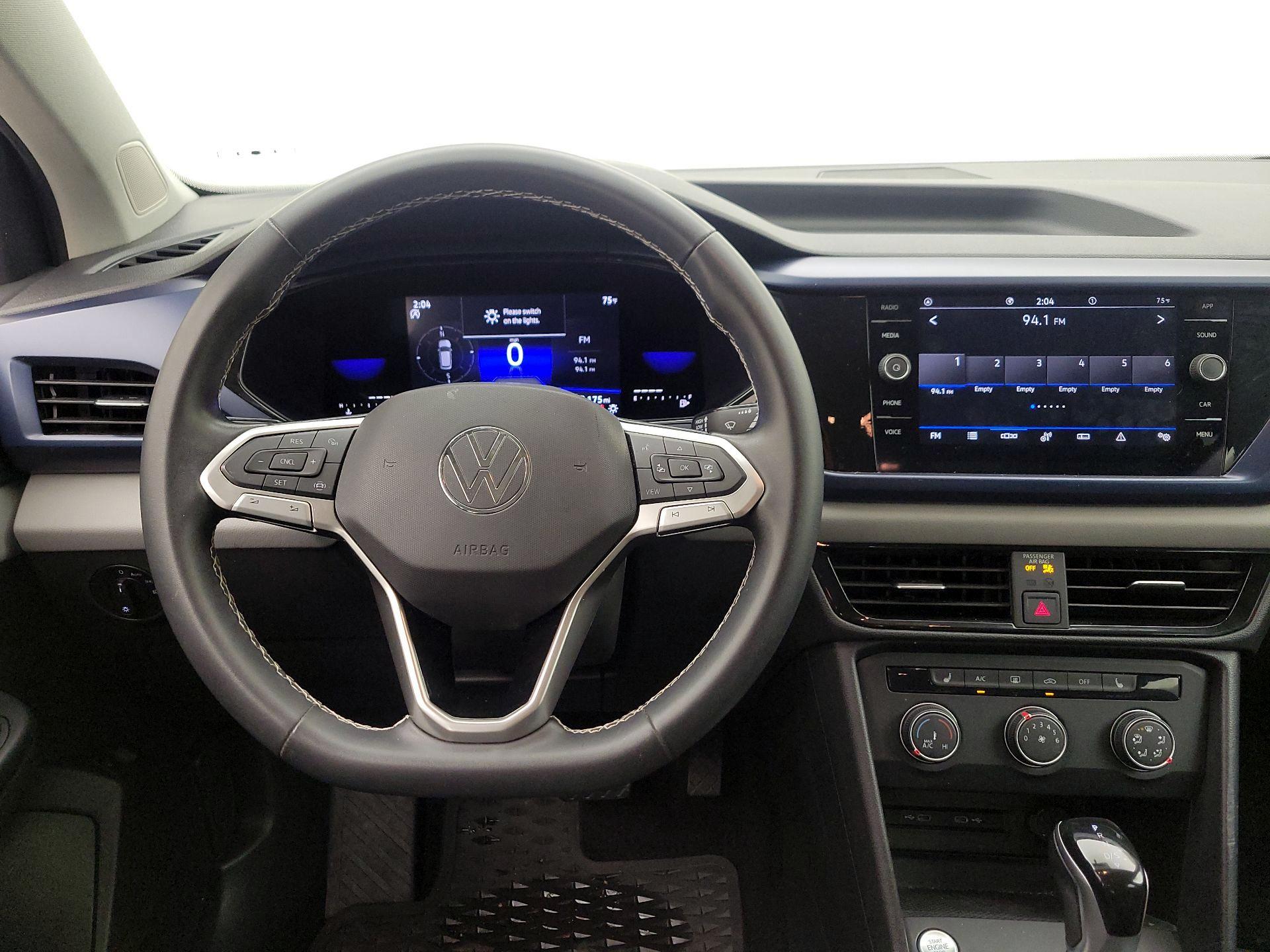 Thumbnail: 2022 Volkswagen Taos - 10