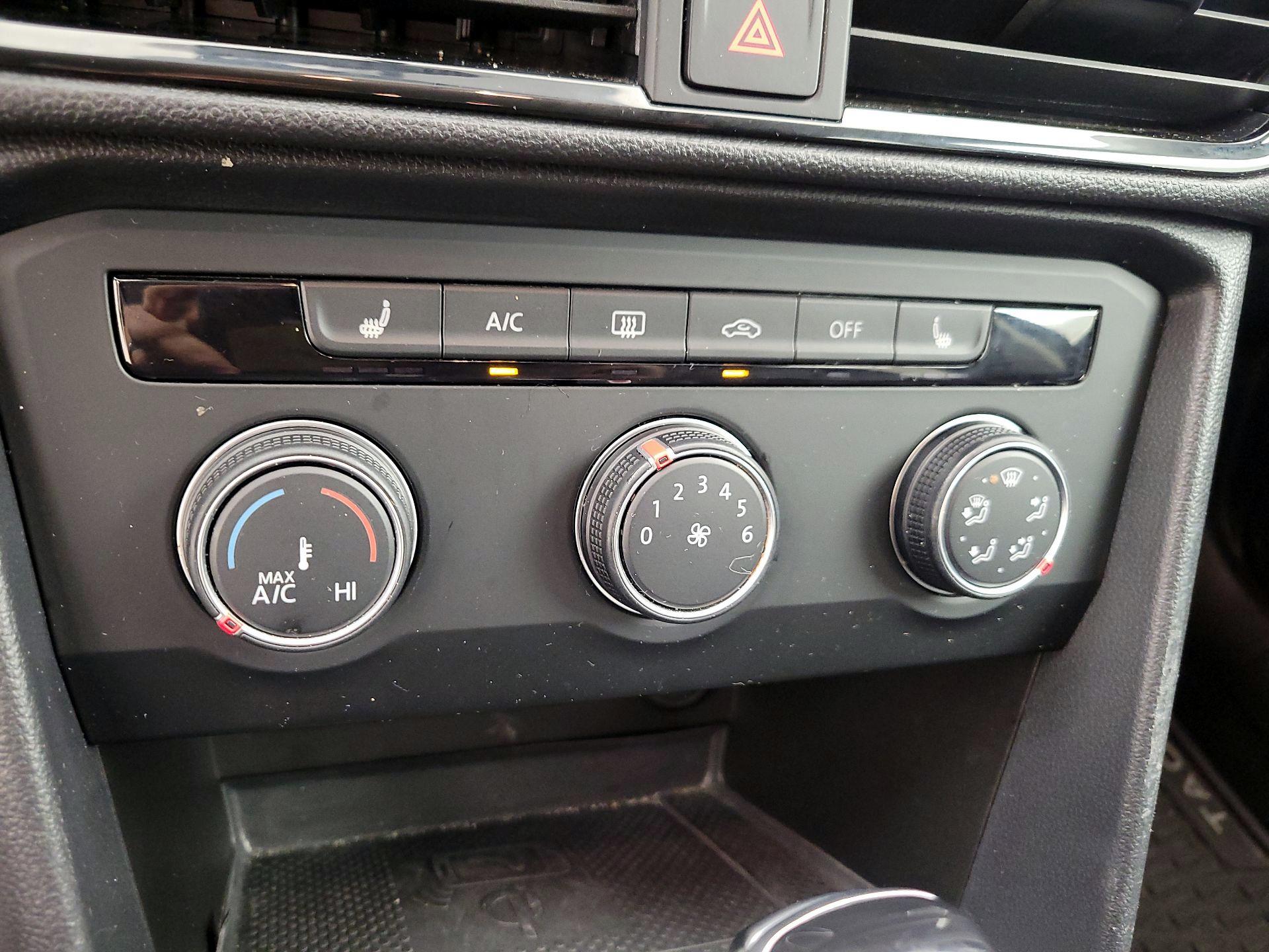 Thumbnail: 2022 Volkswagen Taos - 14