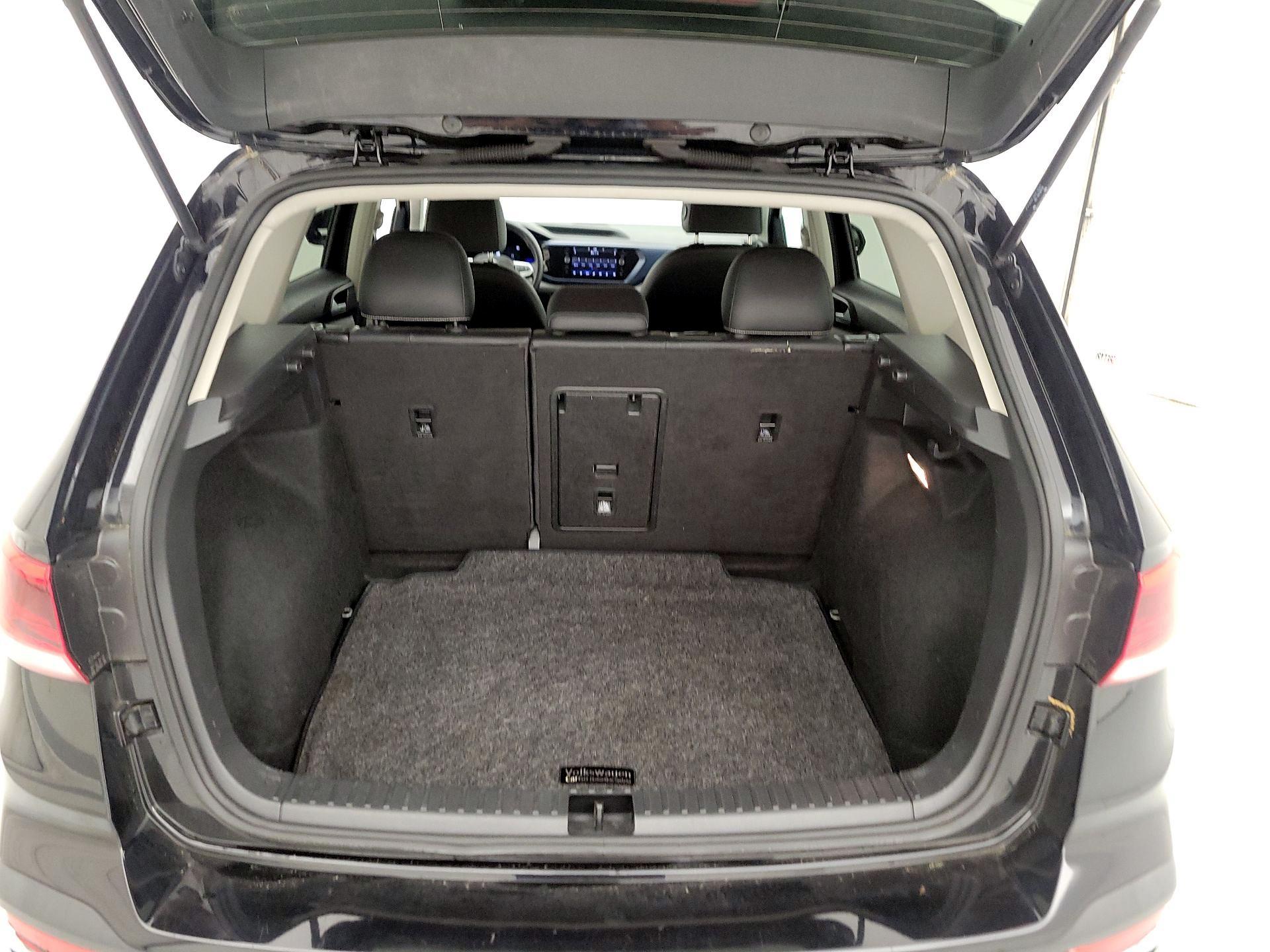 Thumbnail: 2022 Volkswagen Taos - 16