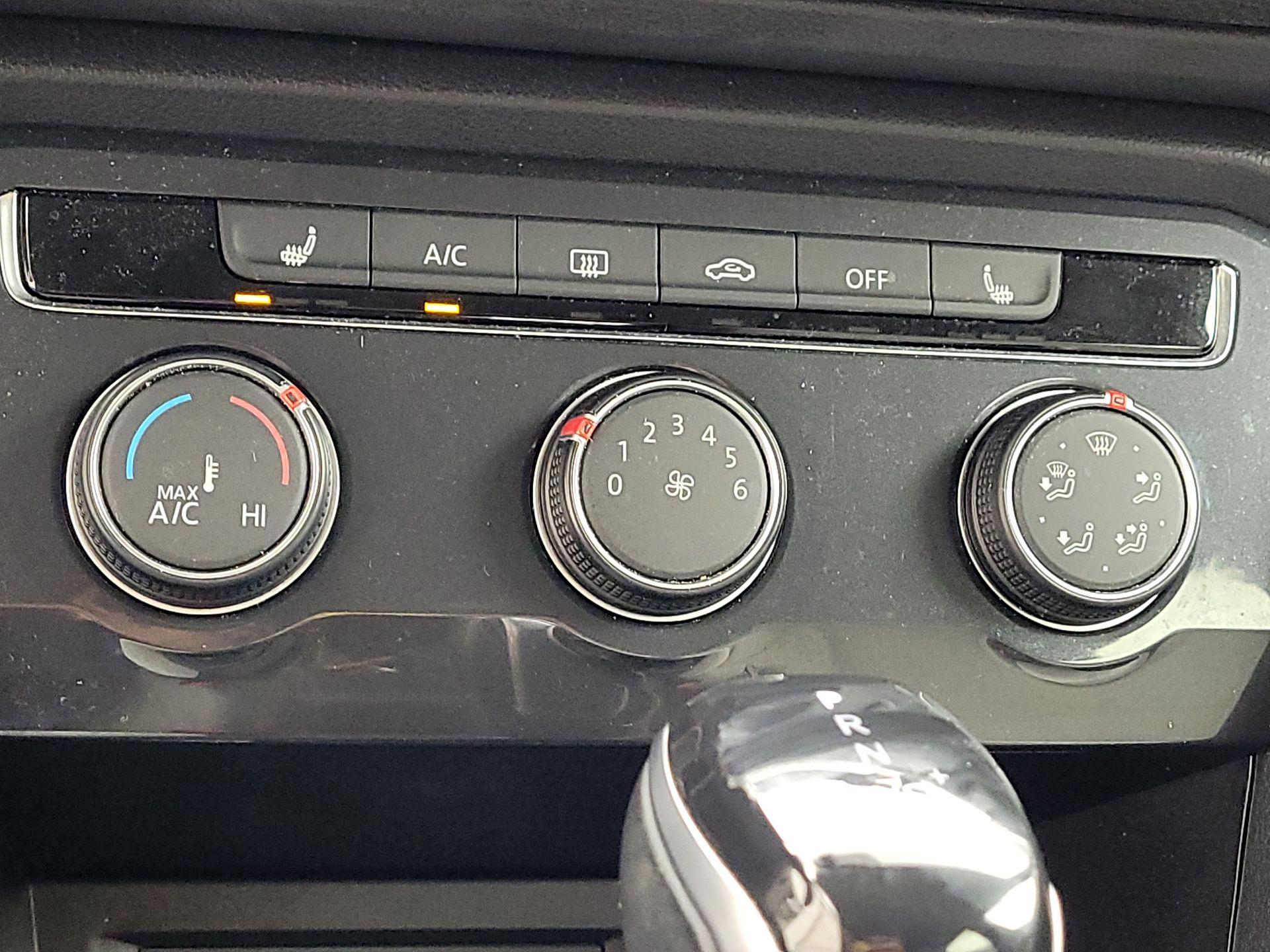 Thumbnail: 2023 Volkswagen Tiguan - 16