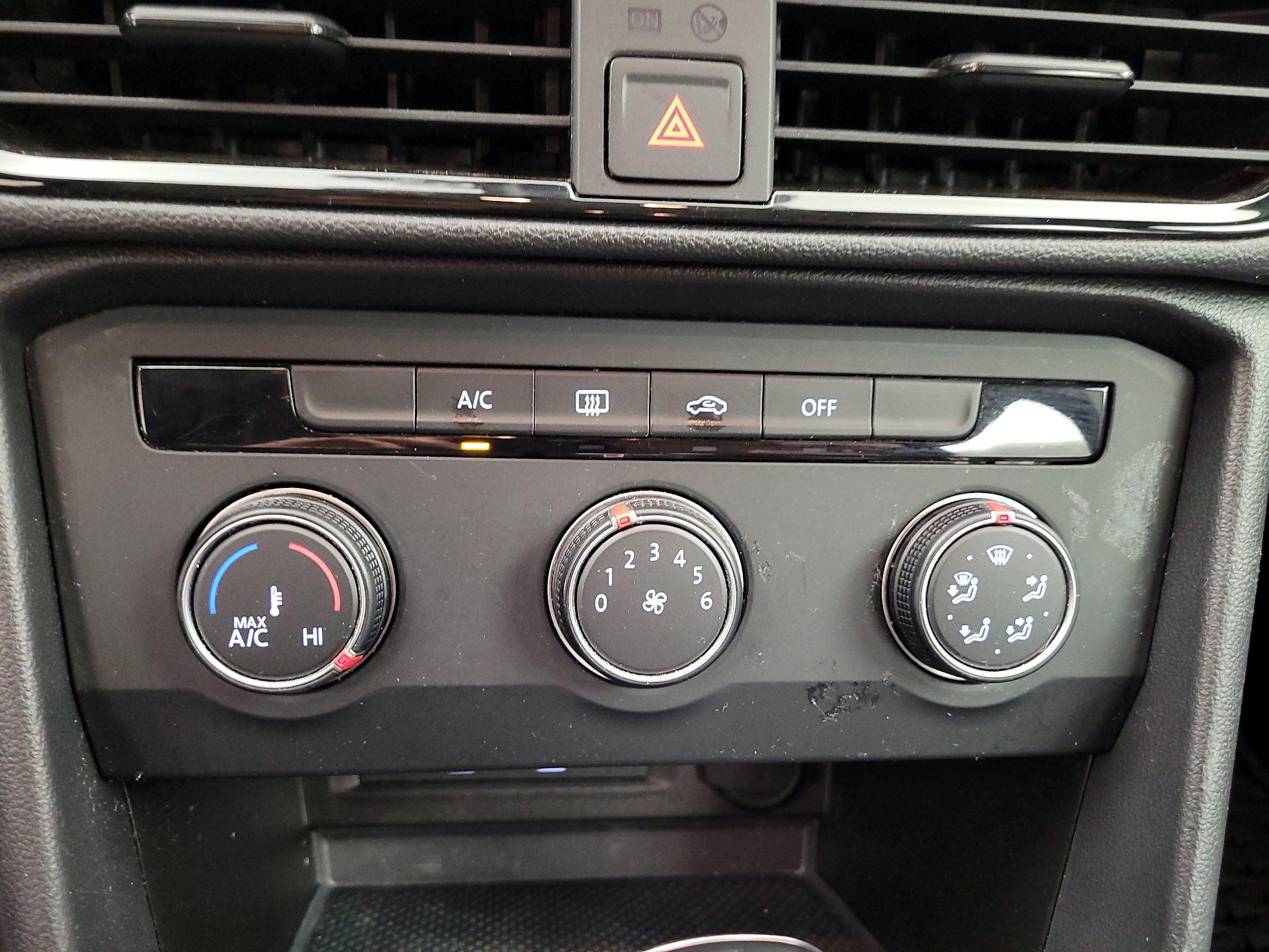 Thumbnail: 2022 Volkswagen Taos - 14