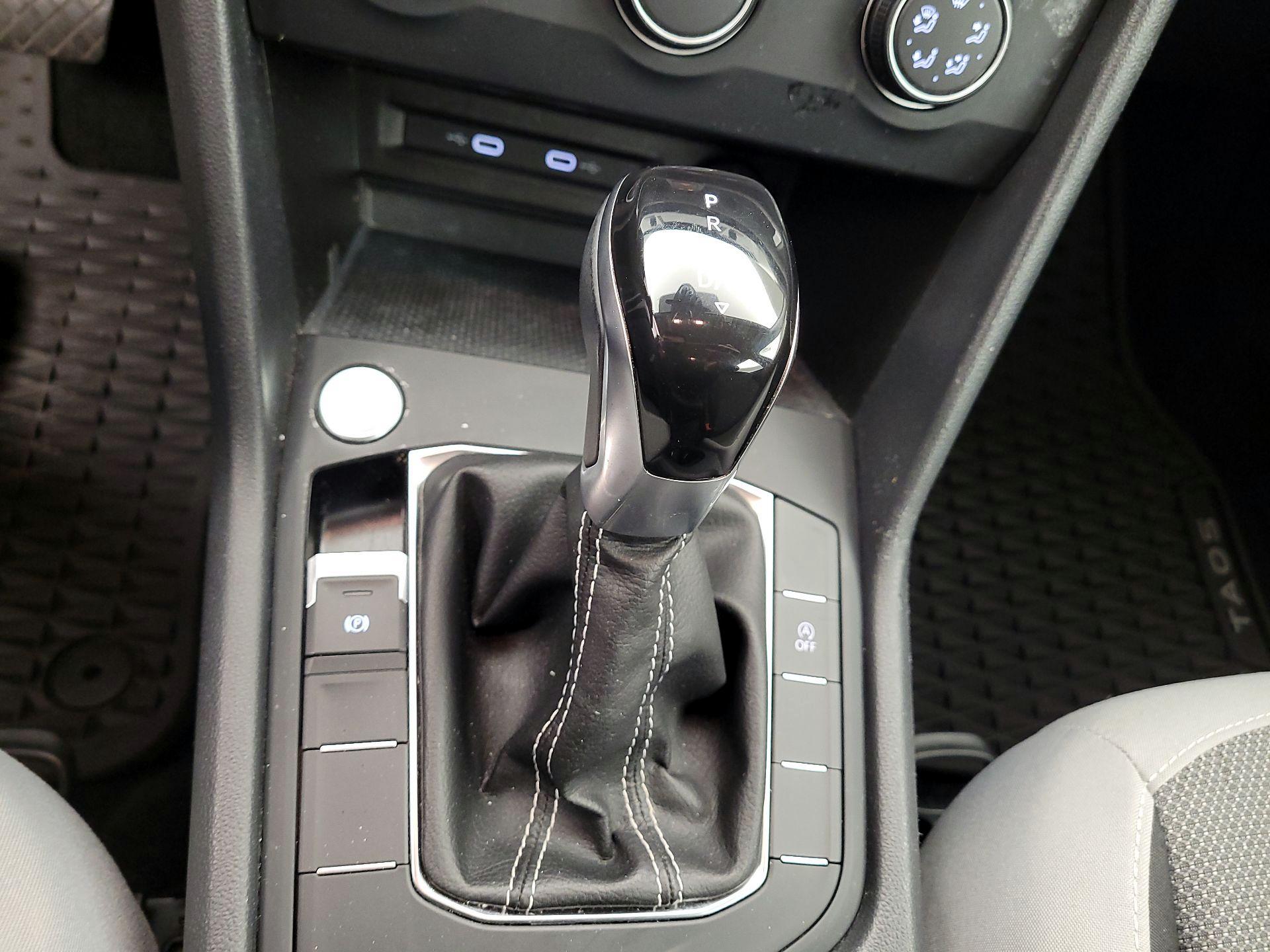 Thumbnail: 2022 Volkswagen Taos - 15