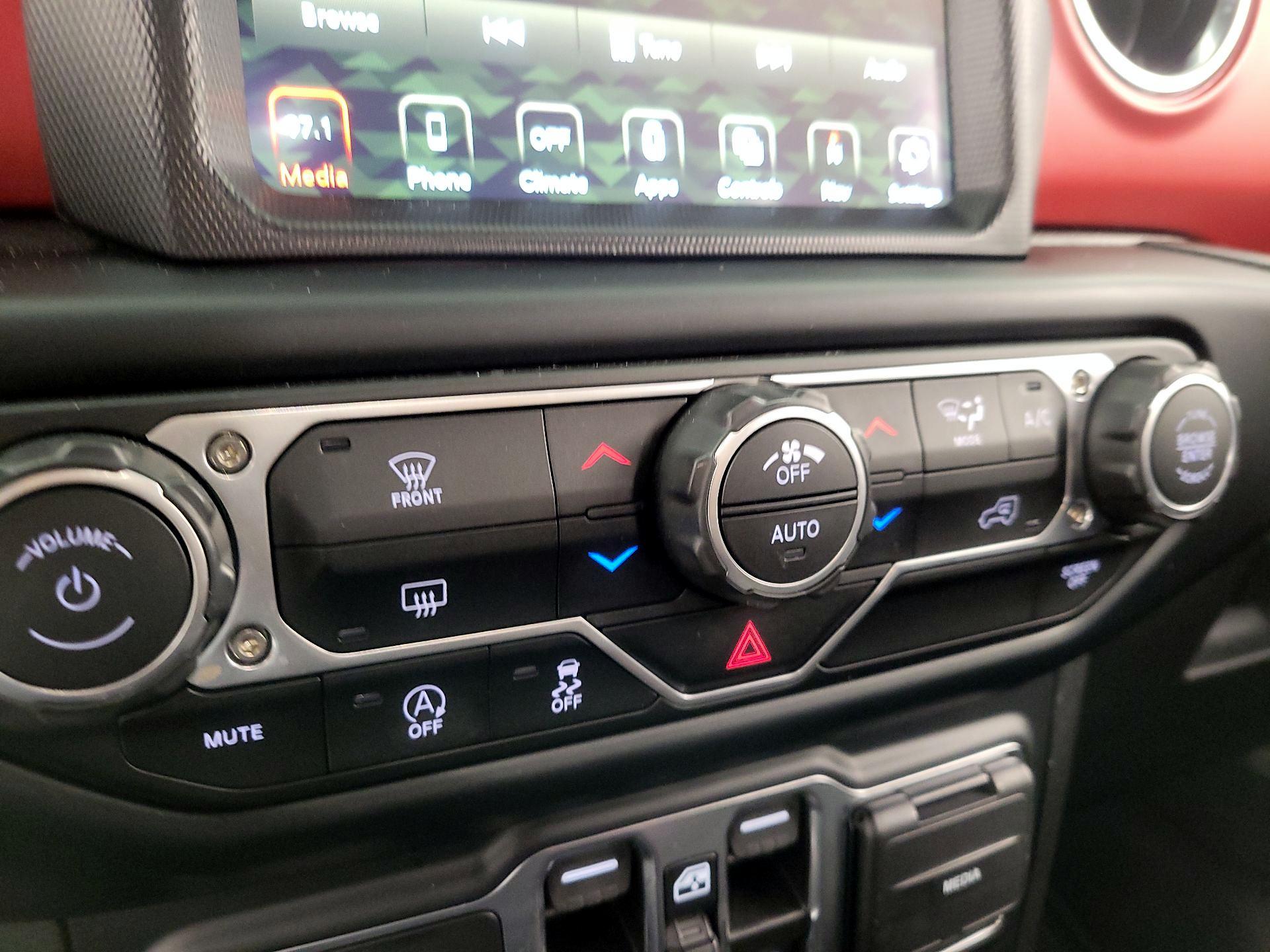 Thumbnail: 2023 Jeep Gladiator - 17