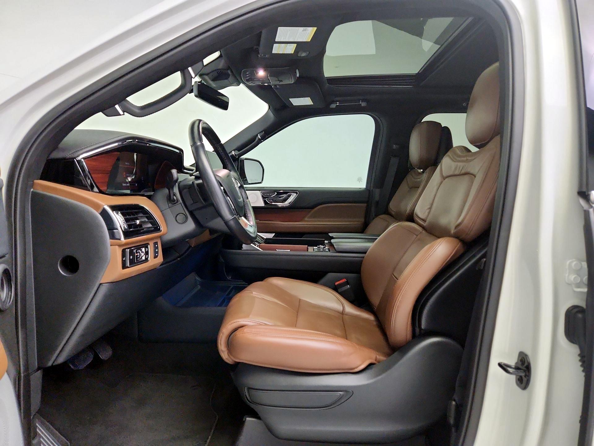 Thumbnail: 2024 Lincoln Navigator L - 11