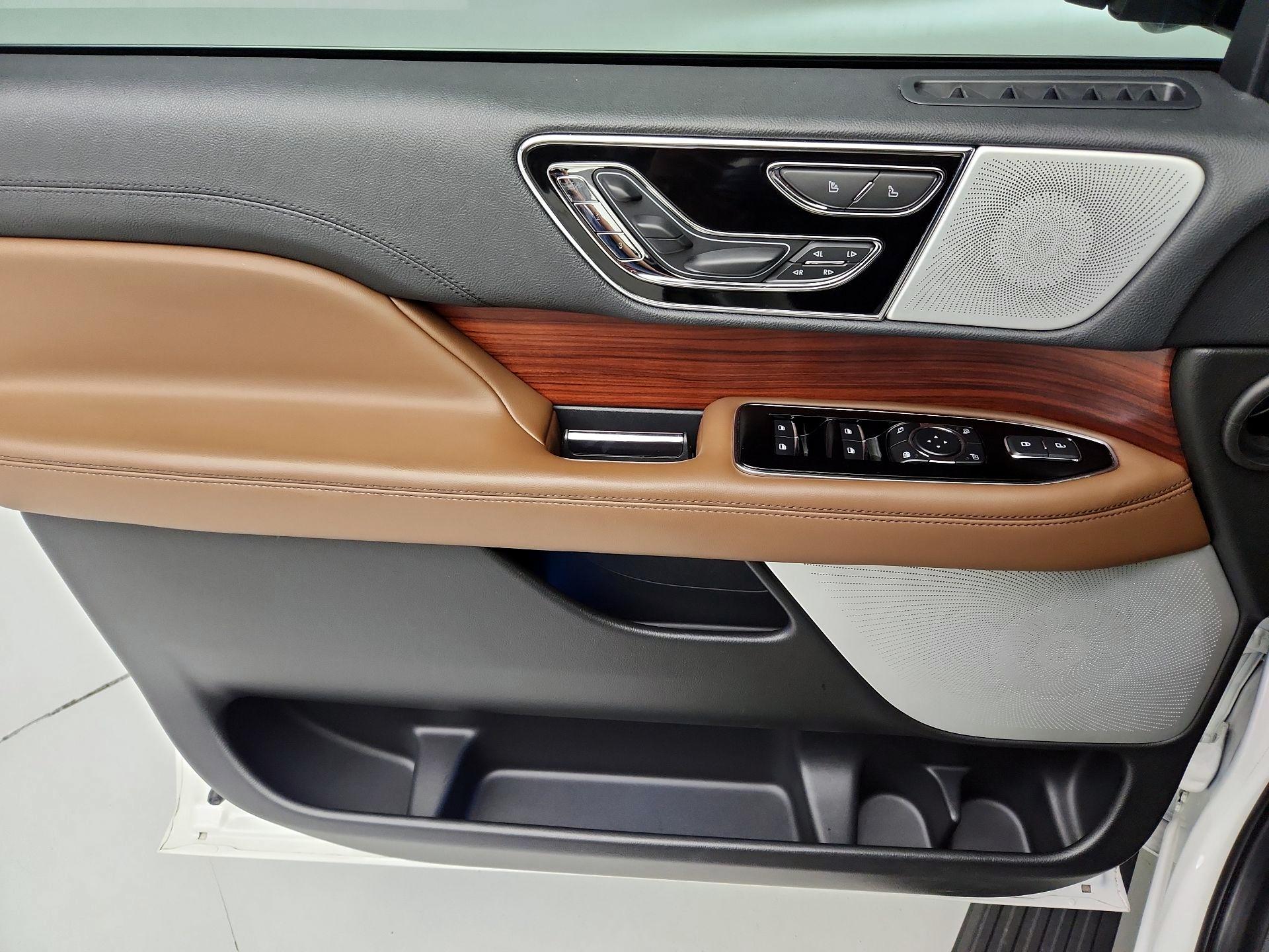 Thumbnail: 2024 Lincoln Navigator L - 12