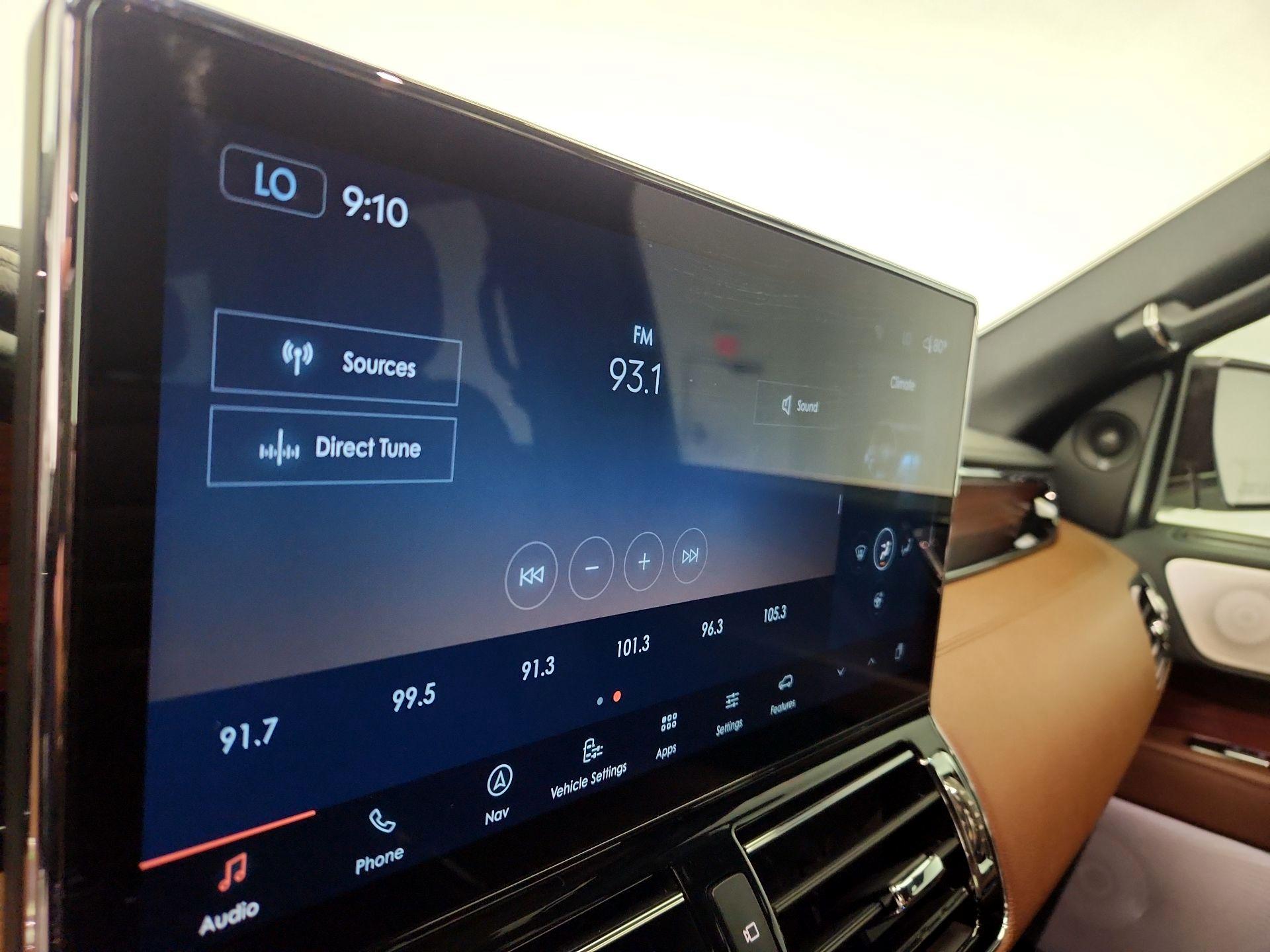 Thumbnail: 2024 Lincoln Navigator L - 16