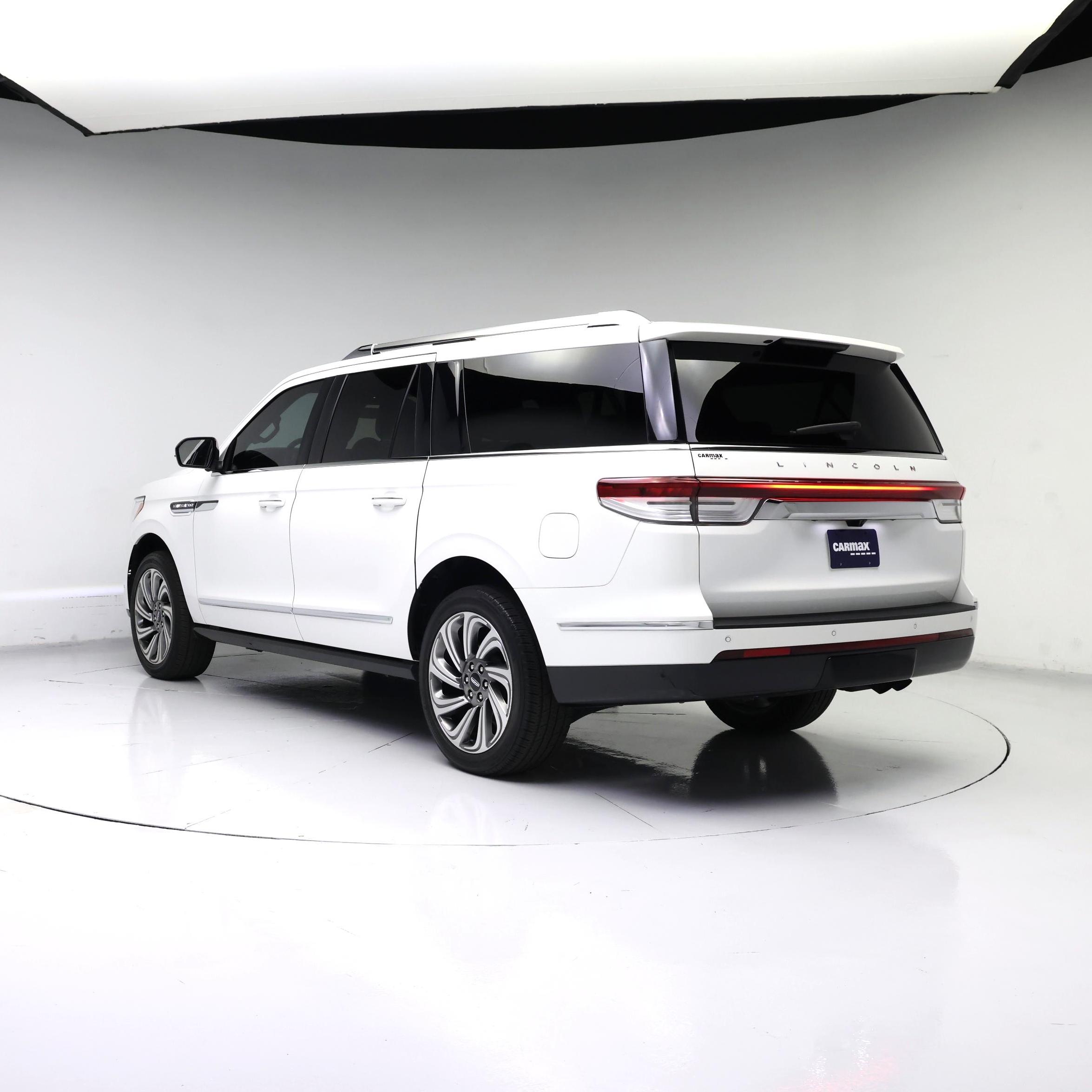 Thumbnail: 2024 Lincoln Navigator L - 2