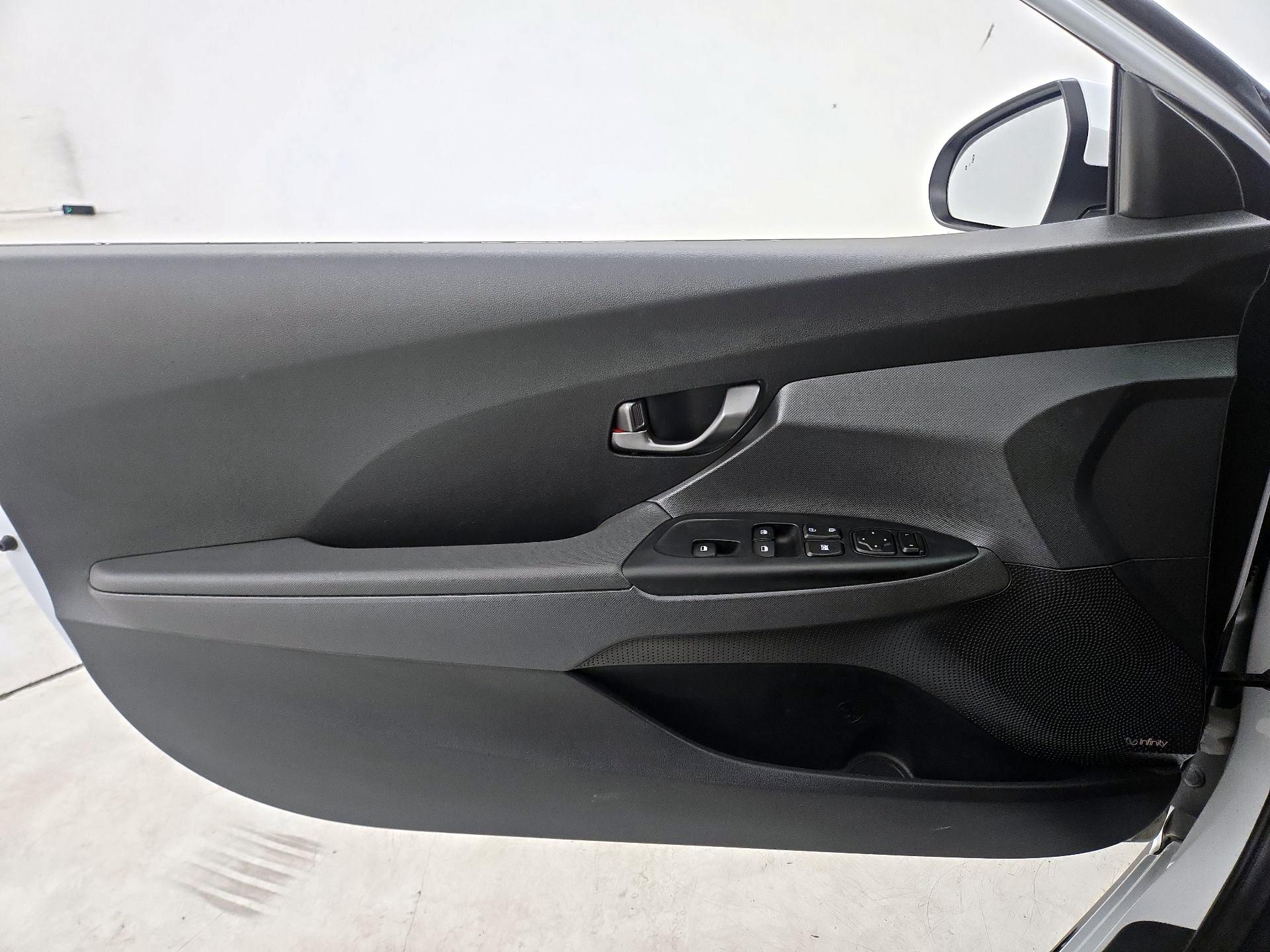 Thumbnail: 2021 Hyundai Veloster - 12