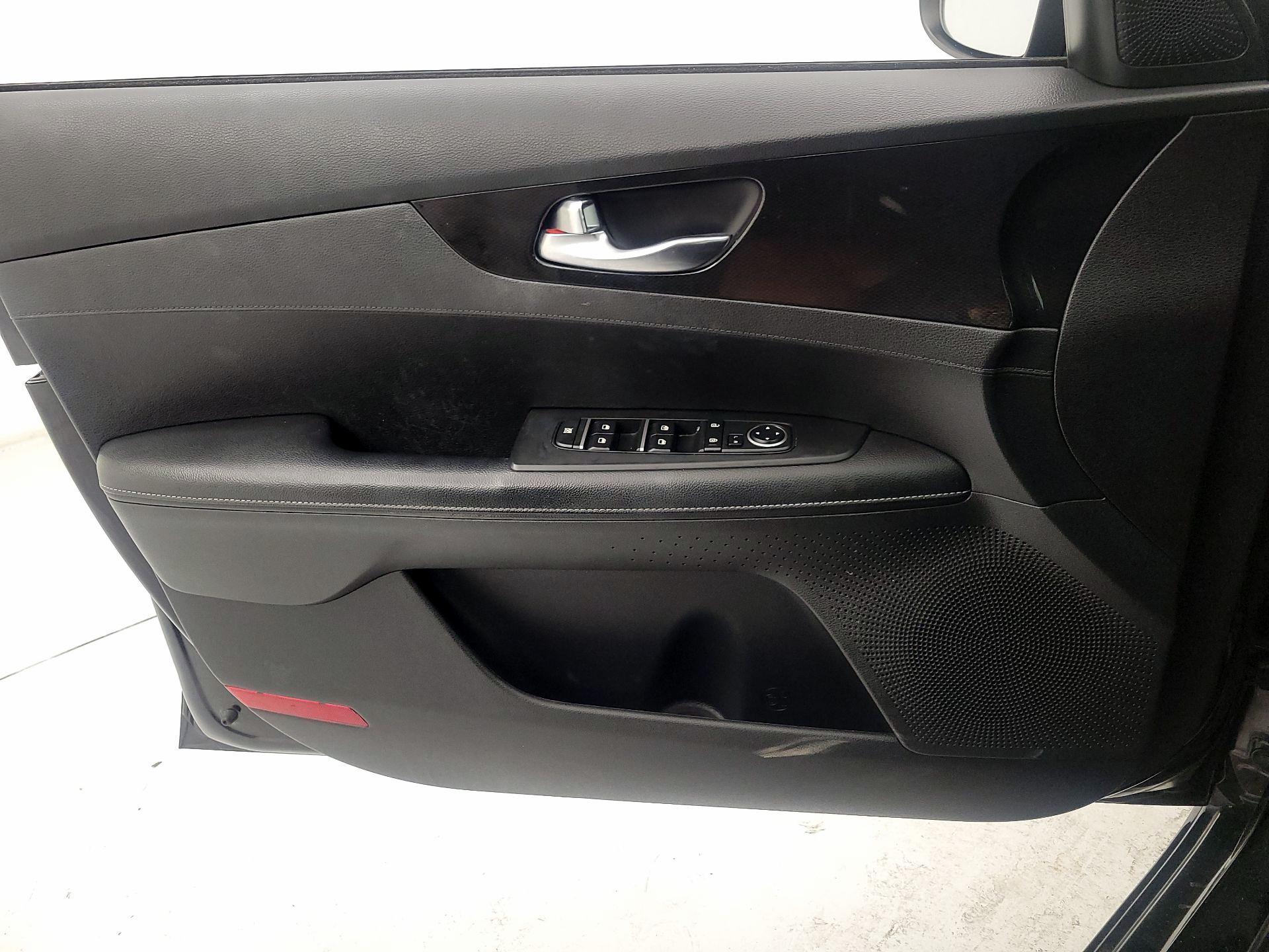 Thumbnail: 2022 Kia Forte - 12