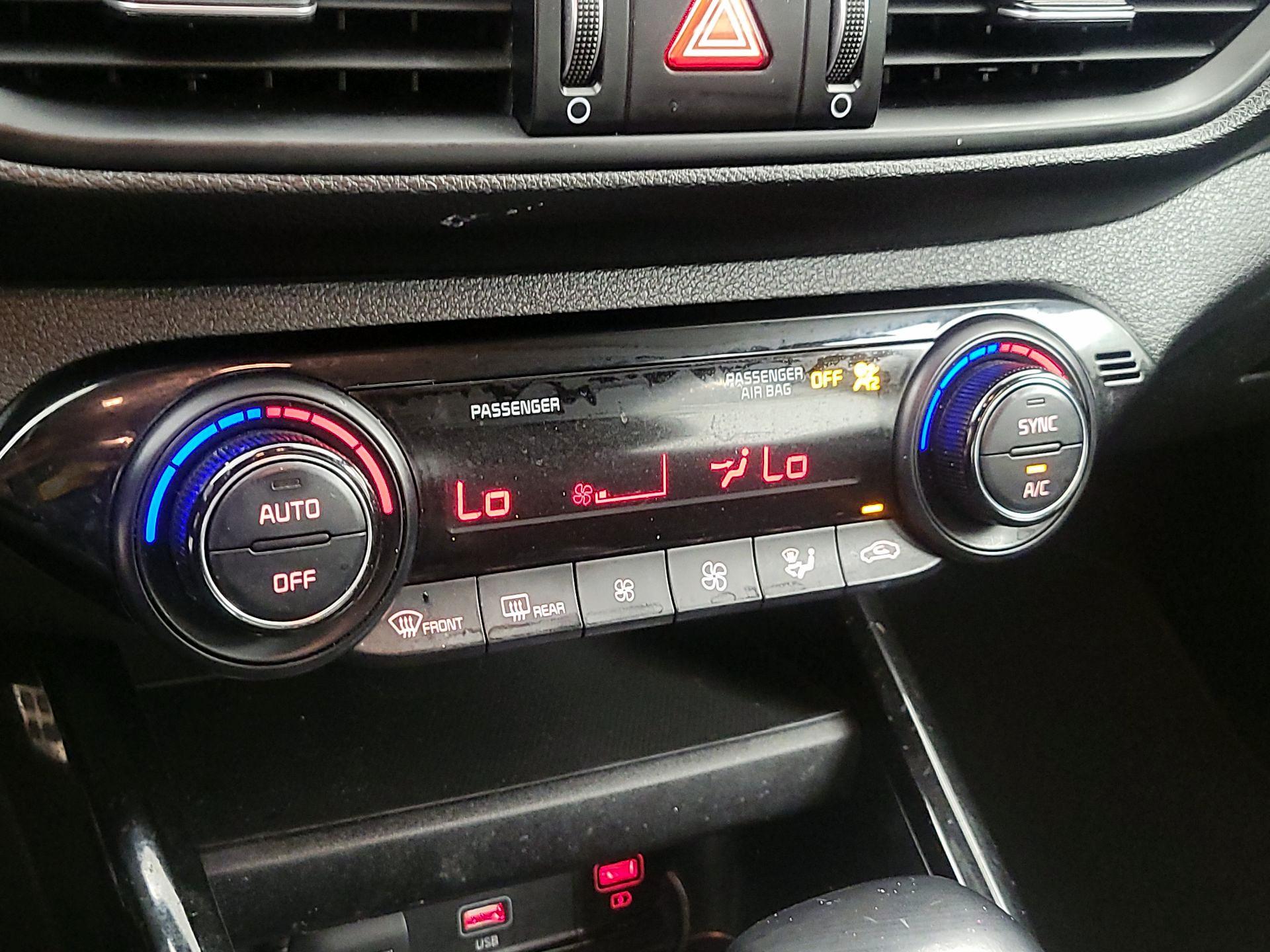 Thumbnail: 2022 Kia Forte - 16