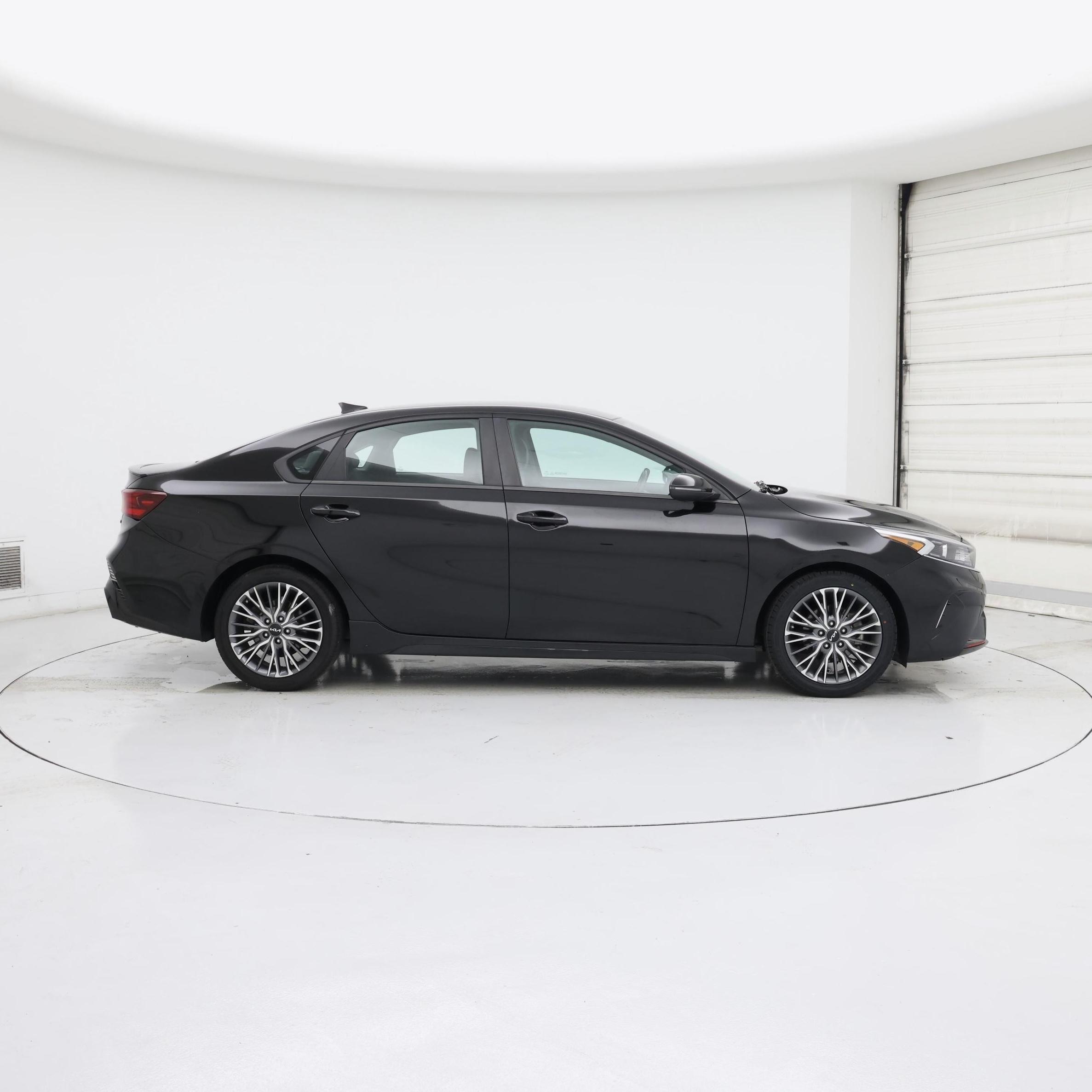 Thumbnail: 2022 Kia Forte - 7