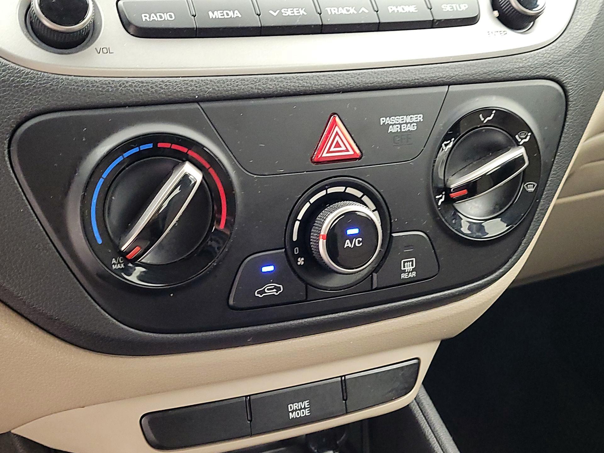 Thumbnail: 2022 Hyundai Accent - 16