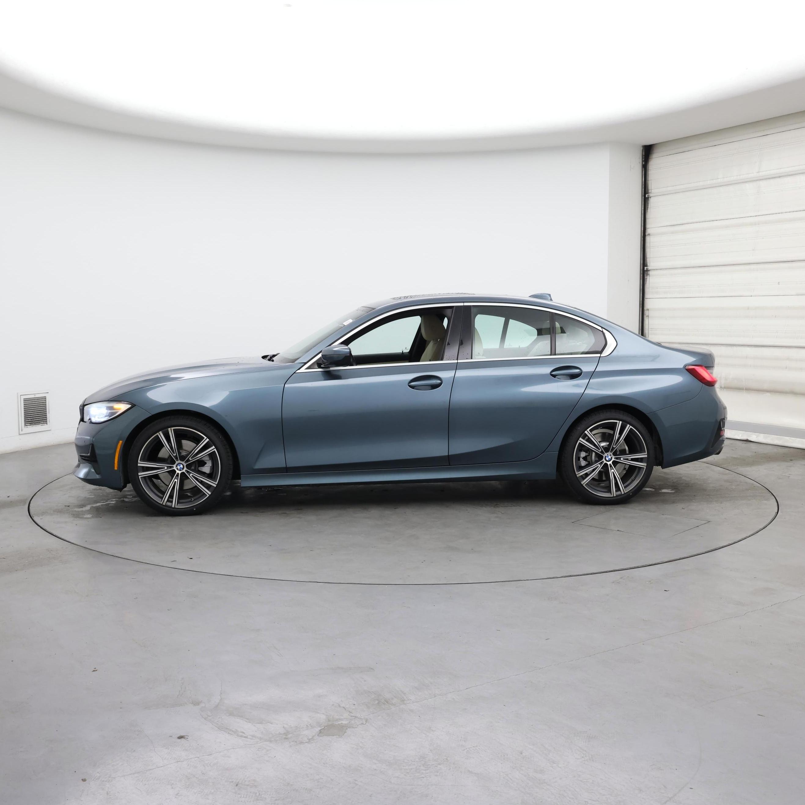Thumbnail: 2021 BMW 3 Series - 3