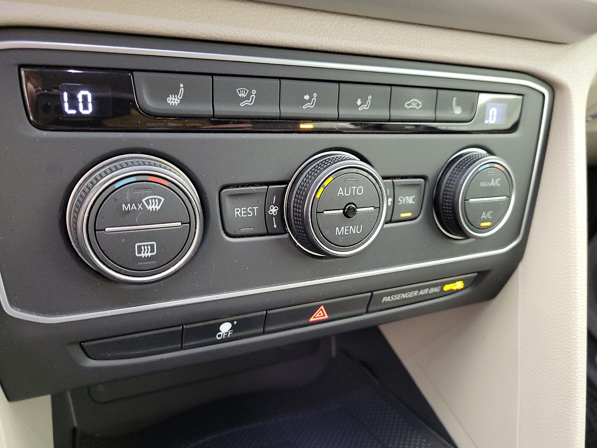 Thumbnail: 2021 Volkswagen Atlas - 16