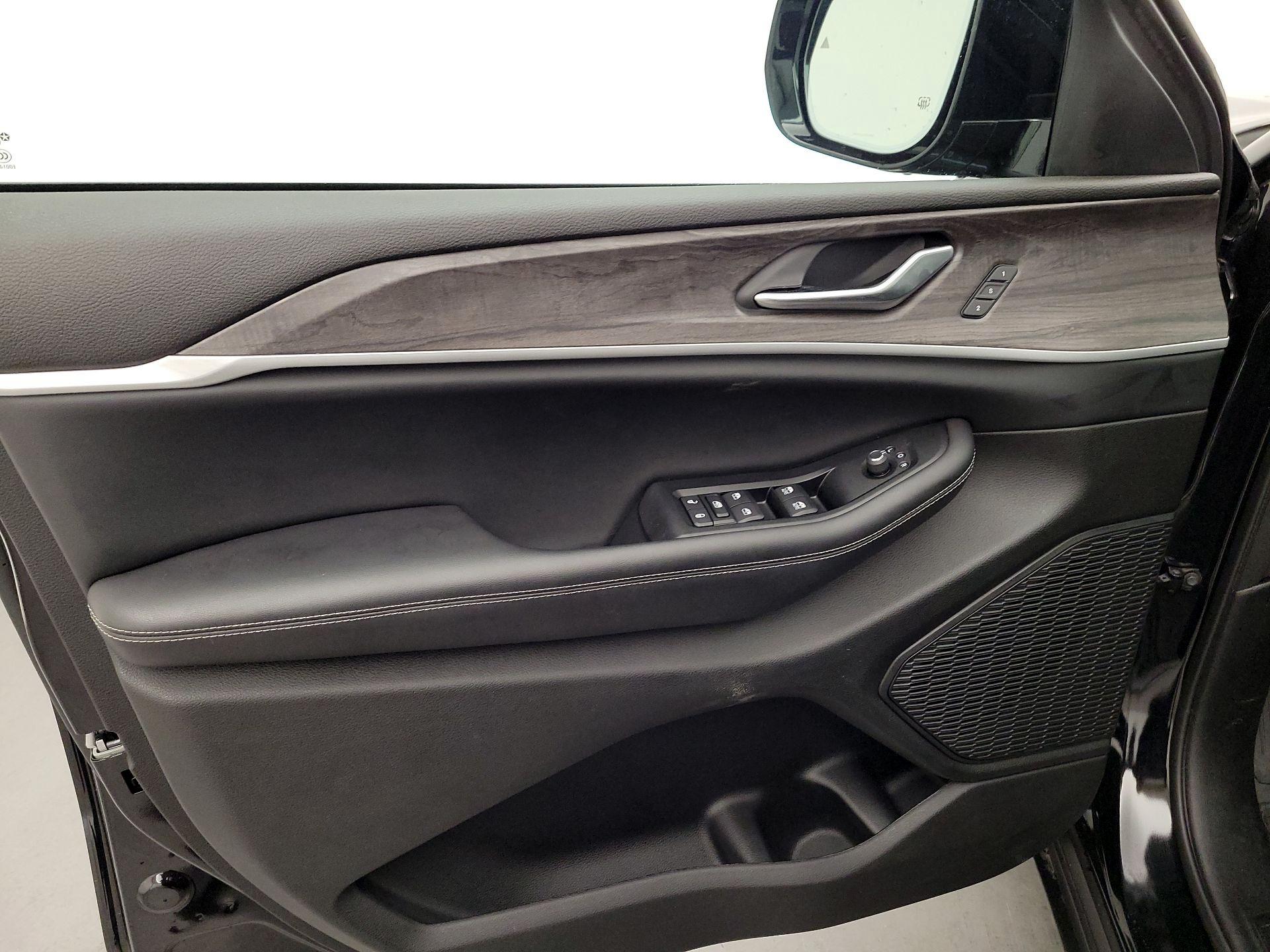 Thumbnail: 2023 Jeep Grand Cherokee - 12