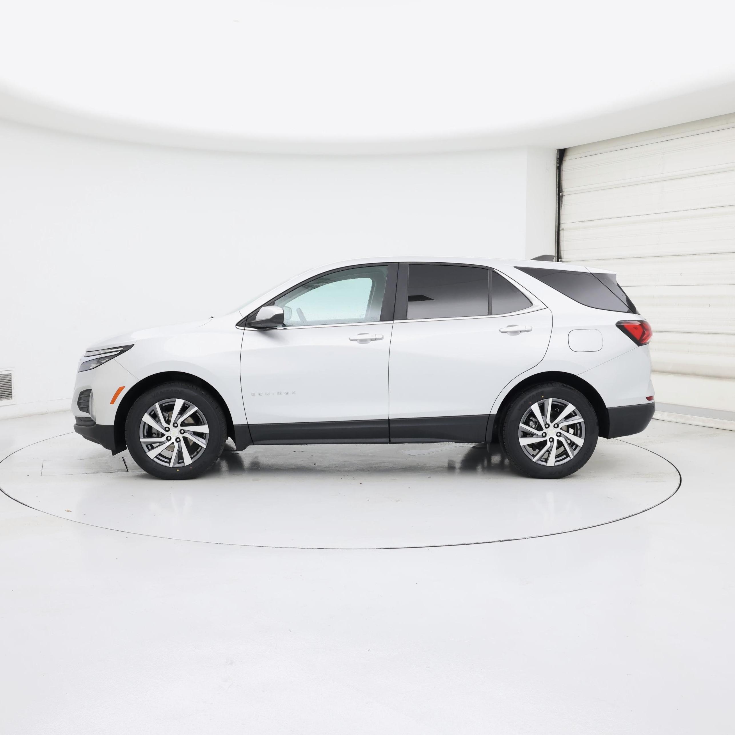 Thumbnail: 2022 Chevrolet Equinox - 3