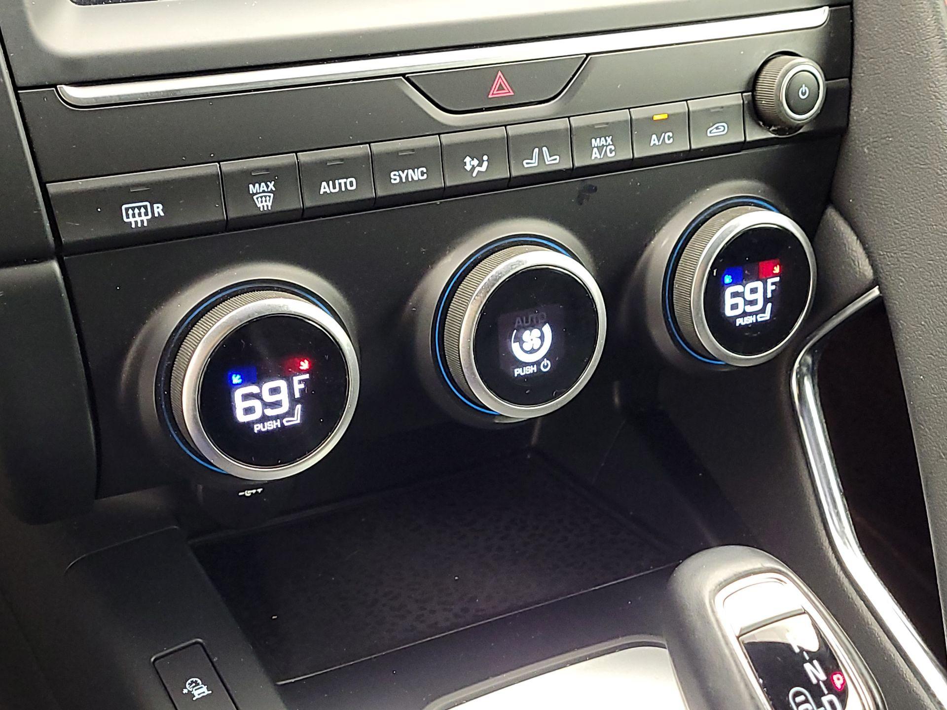 Thumbnail: 2020 Jaguar E-Pace - 16