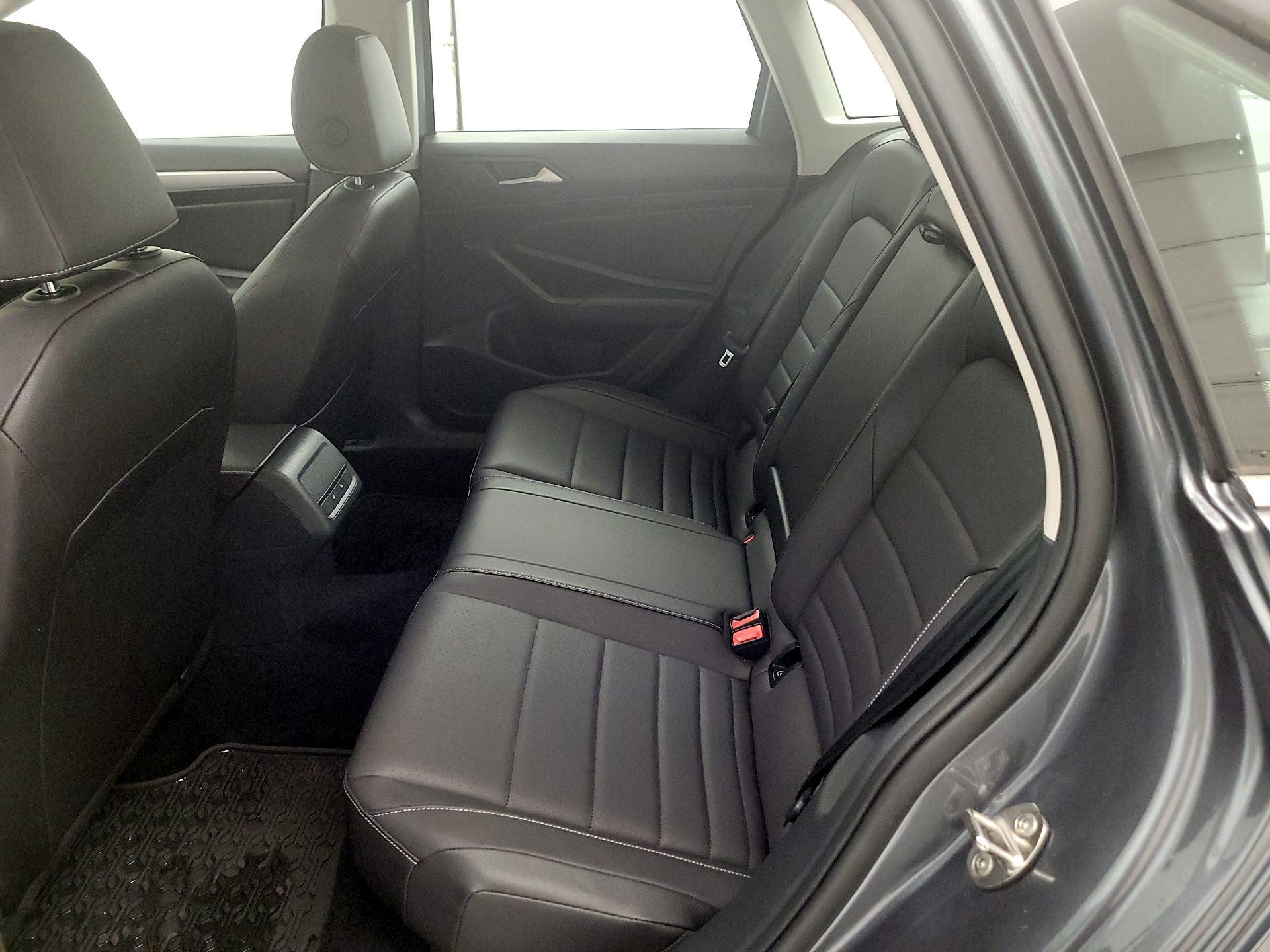 Thumbnail: 2021 Volkswagen Jetta - 17