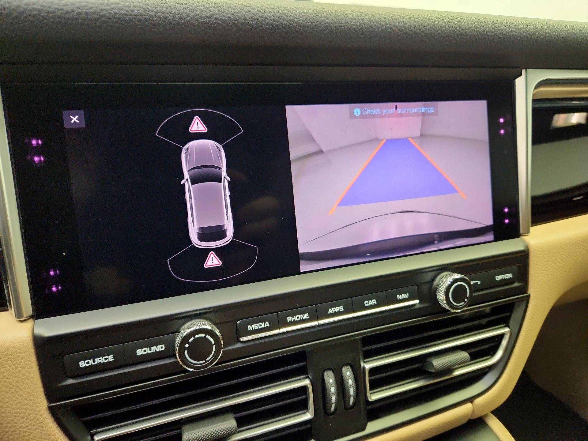 Thumbnail: 2020 Porsche Macan - 15