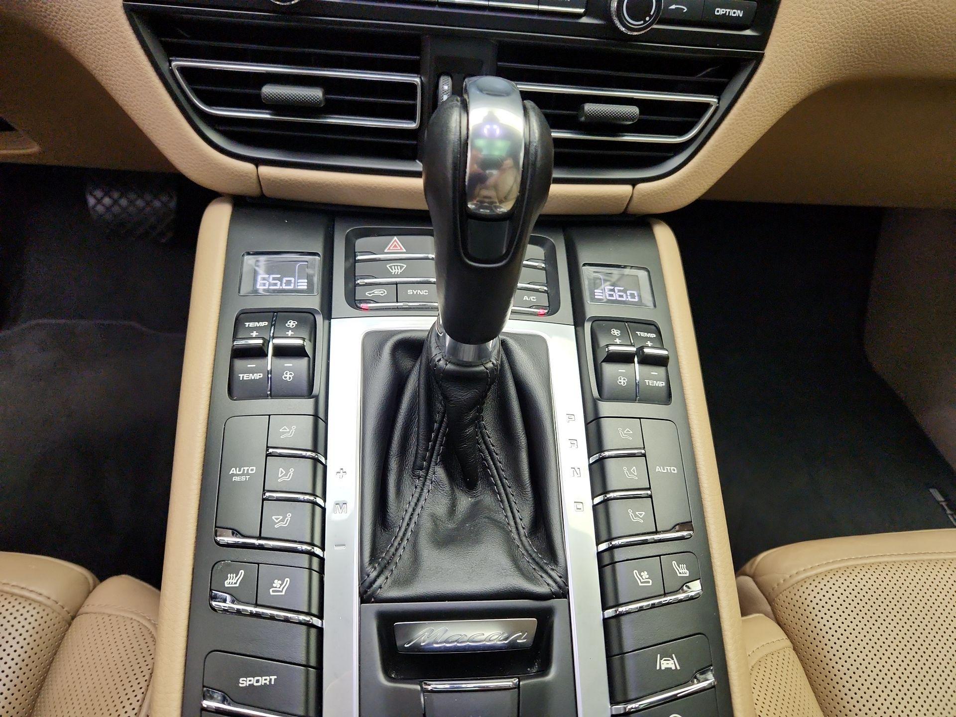 Thumbnail: 2020 Porsche Macan - 18